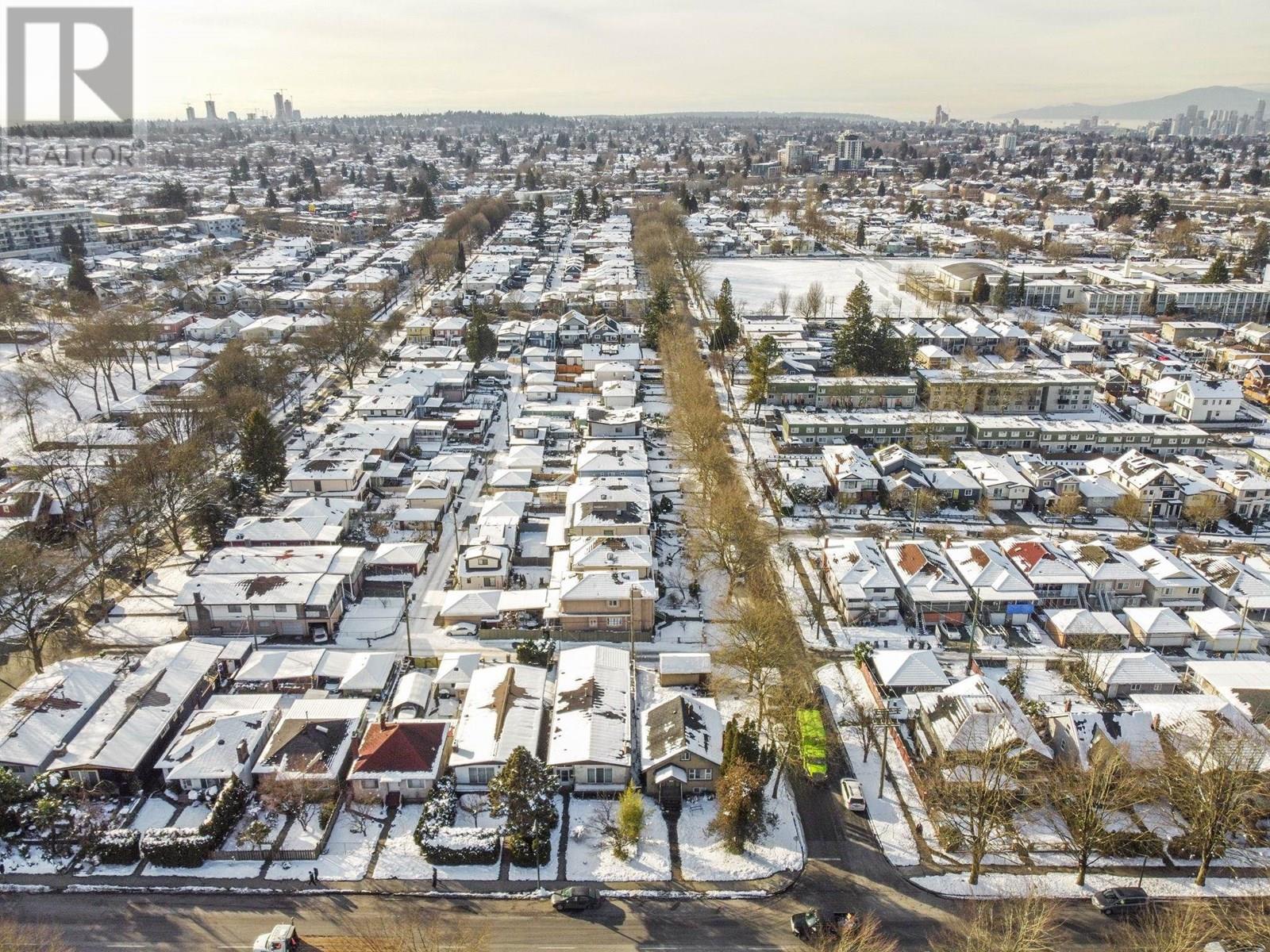 Listing Picture 17 of 25 : 4307 NANAIMO STREET, Vancouver / 溫哥華 - 魯藝地產 Yvonne Lu Group - MLS Medallion Club Member