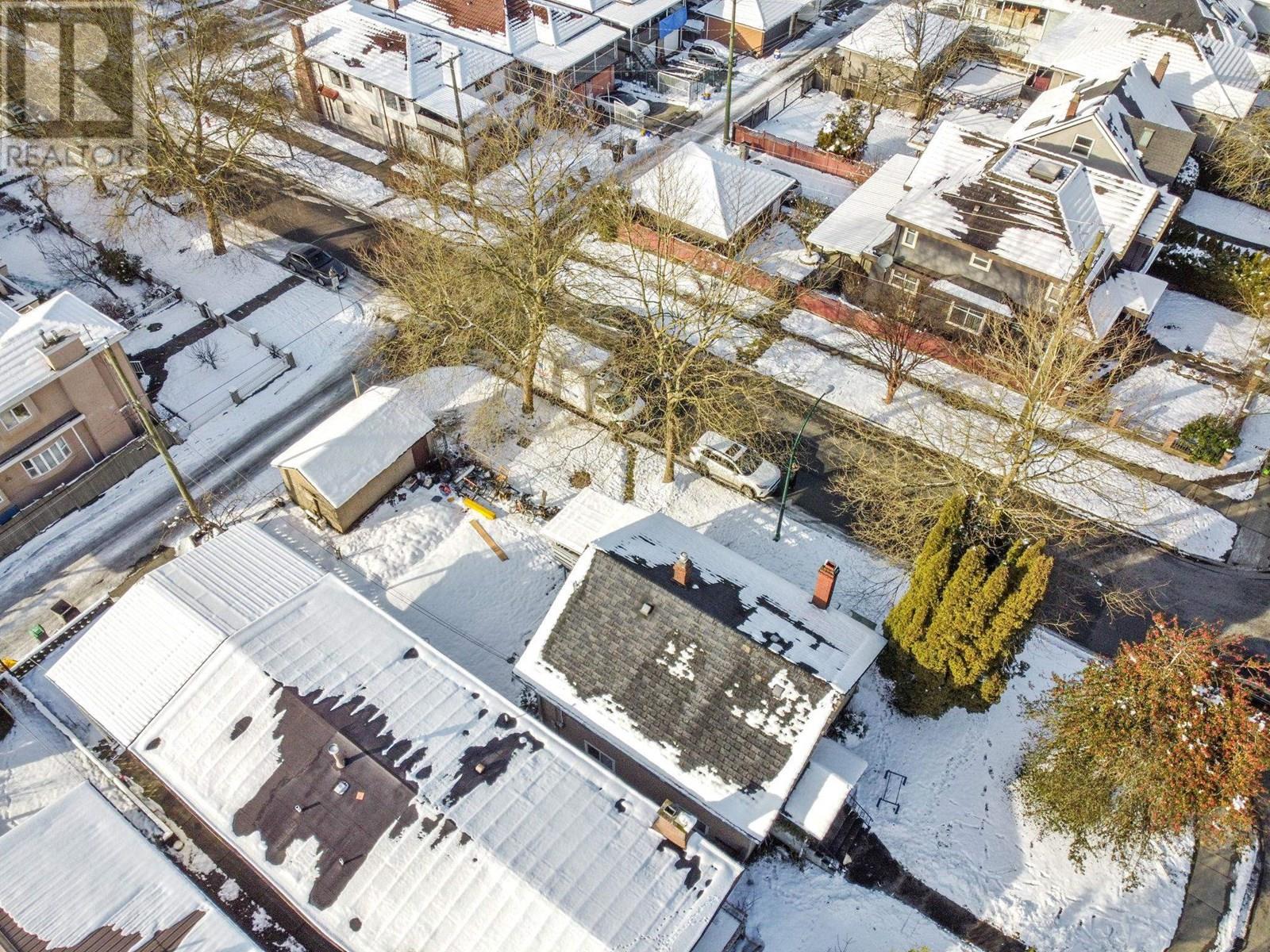 Listing Picture 13 of 25 : 4307 NANAIMO STREET, Vancouver / 溫哥華 - 魯藝地產 Yvonne Lu Group - MLS Medallion Club Member