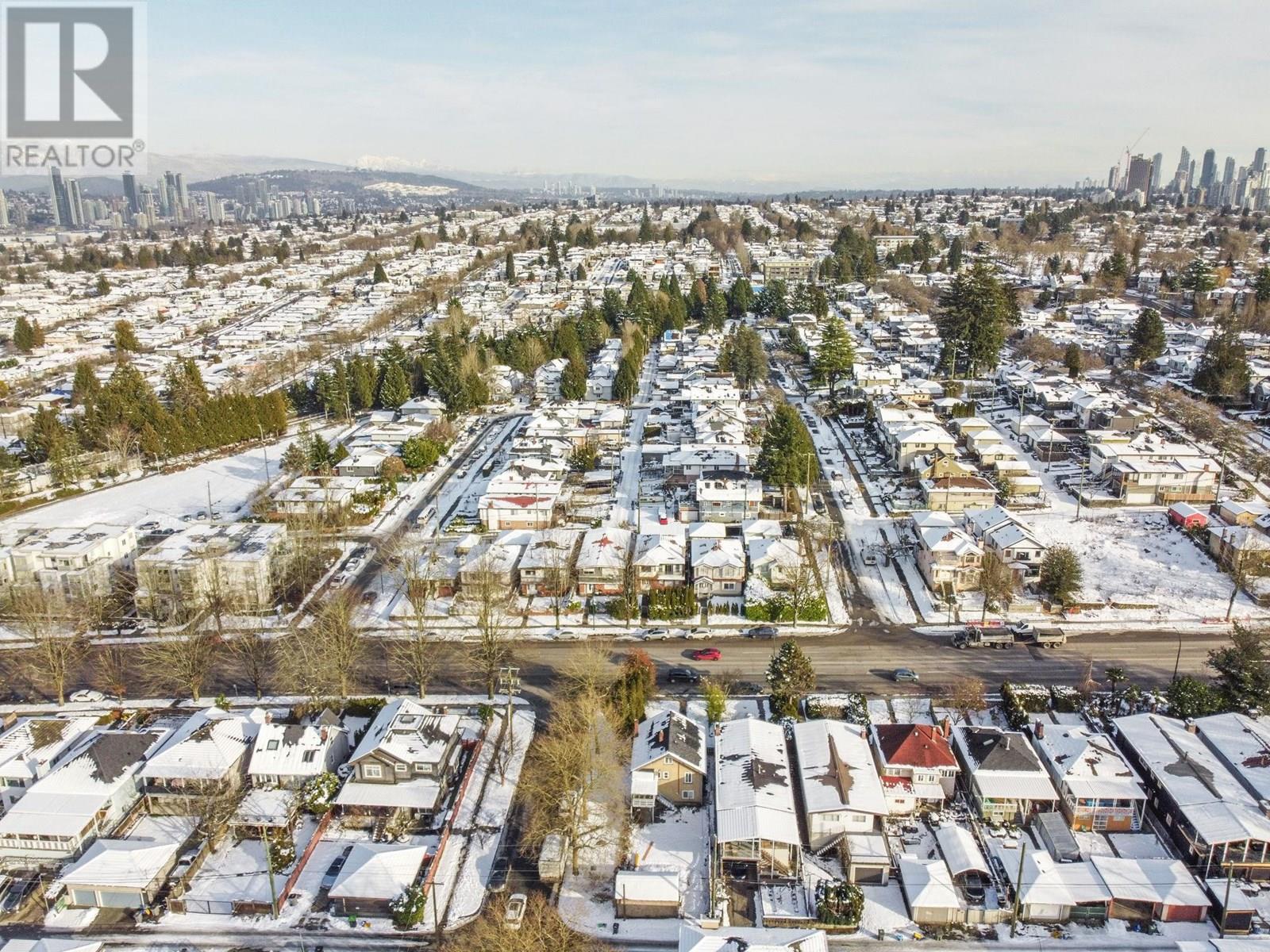 Listing Picture 20 of 25 : 4307 NANAIMO STREET, Vancouver / 溫哥華 - 魯藝地產 Yvonne Lu Group - MLS Medallion Club Member