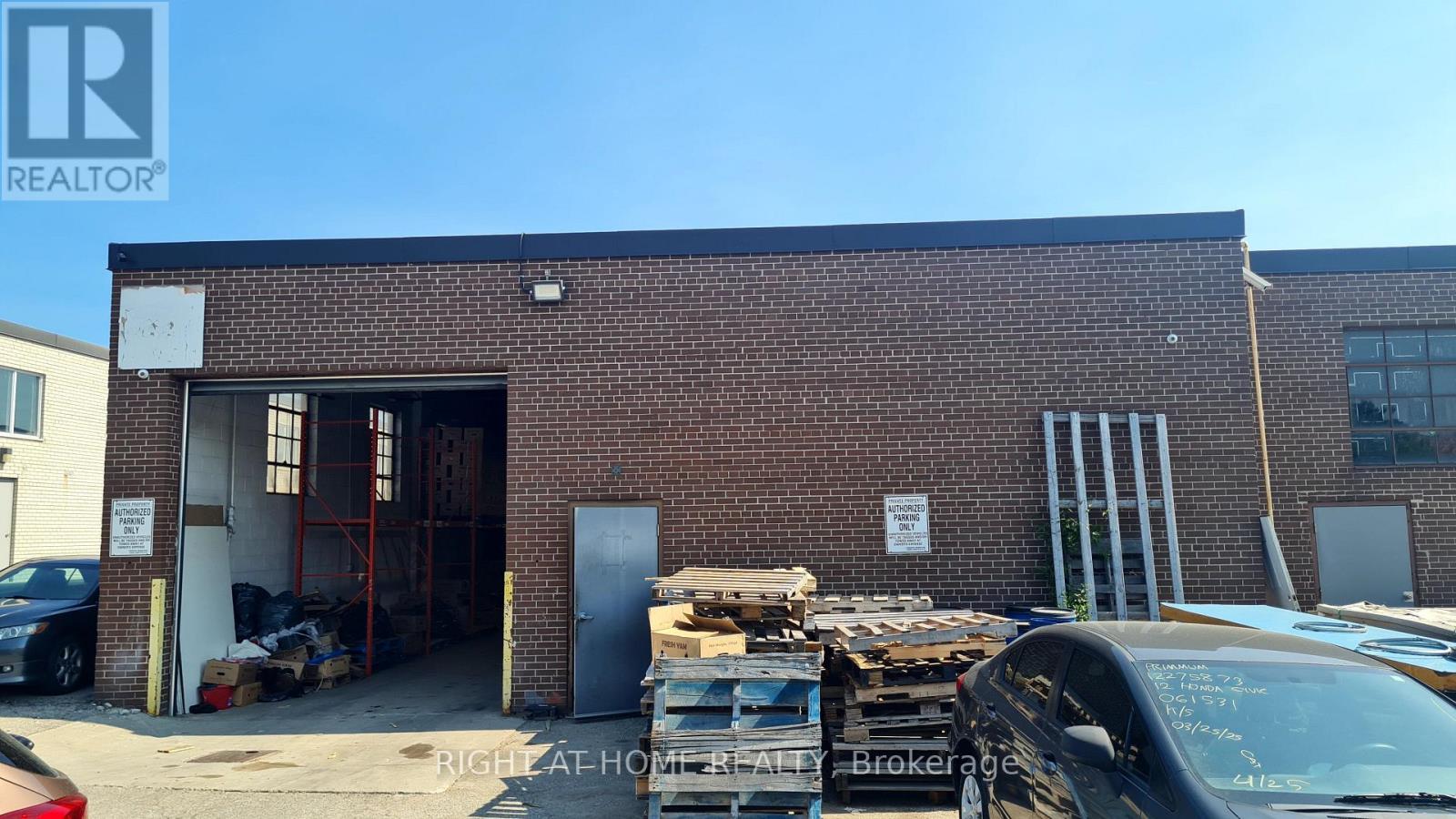306a Eddystone Avenue, Toronto, Ontario  M3N 1H7 - Photo 3 - W12220800