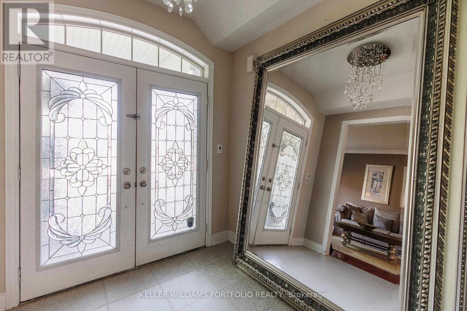 26 Louvain Drive, Brampton, Ontario  L6P 1W6 - Photo 5 - W12172356