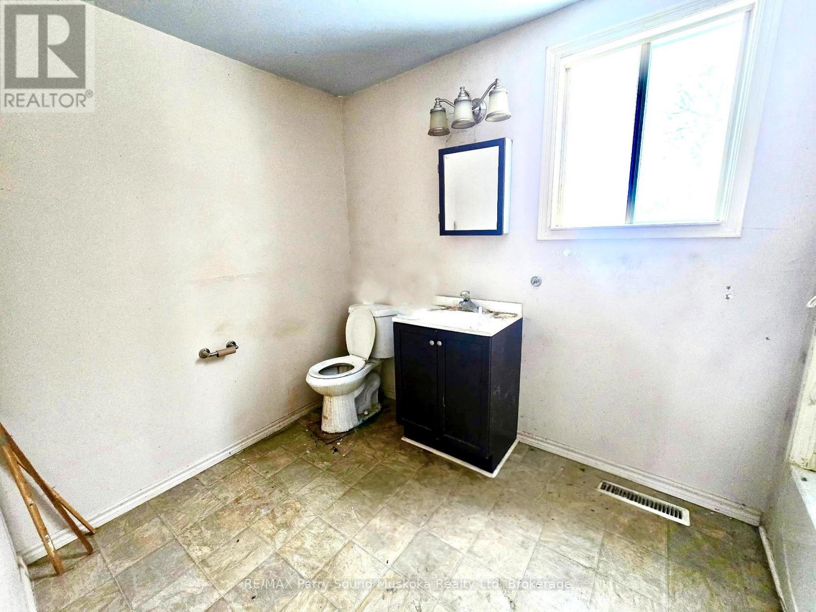 5 Bellview Crescent, Whitestone, Ontario  P0A 1G0 - Photo 11 - X12220821