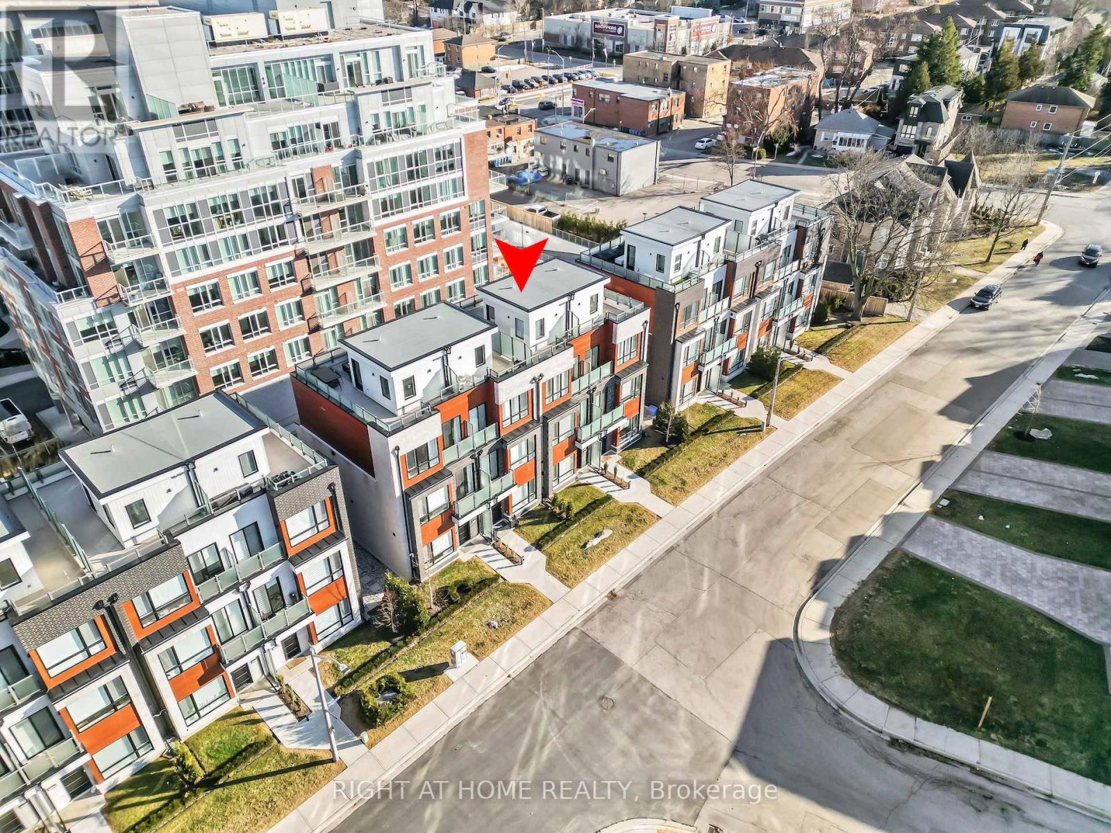 135 High Street W, Mississauga, Ontario  L5H 1K4 - Photo 2 - W12217996