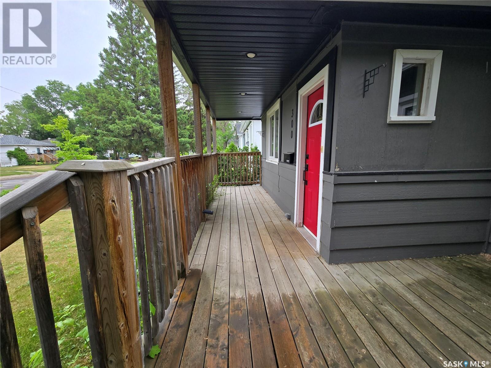 Property at 300 Maple STREET E image 2