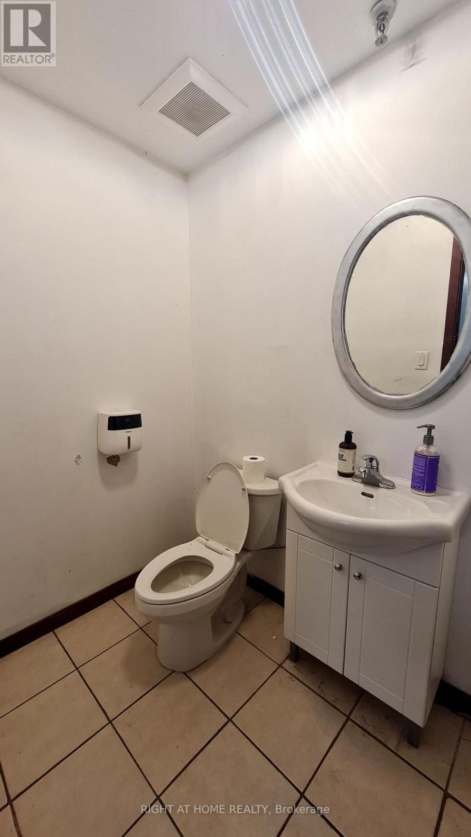 306b Eddystone Avenue, Toronto, Ontario M3N 1H7 - Photo 10 - W12220818