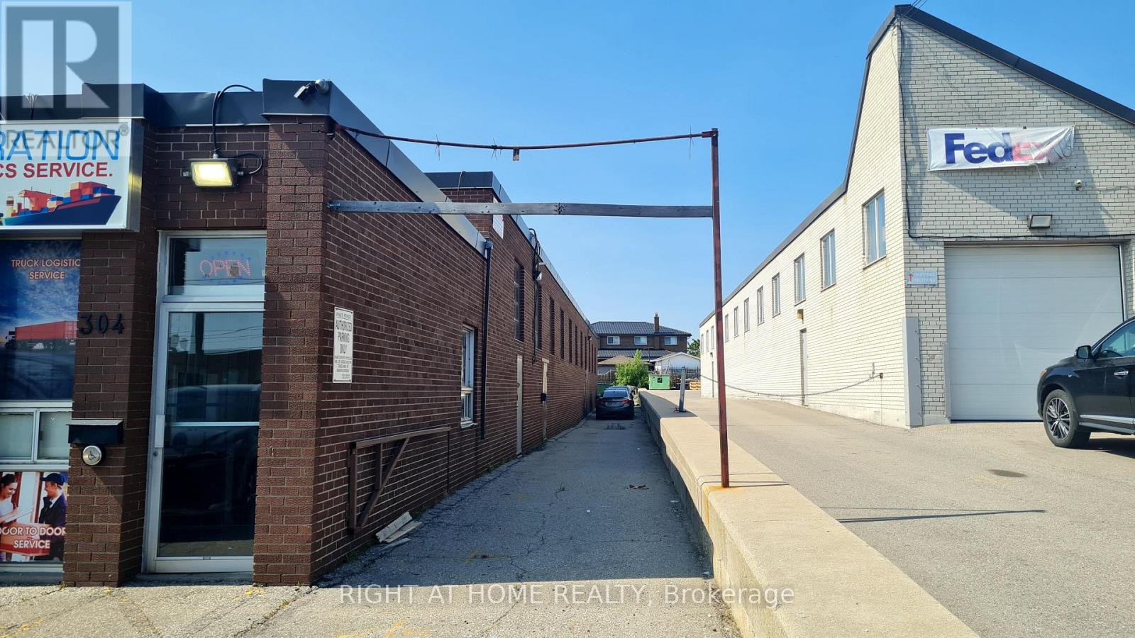 306b Eddystone Avenue, Toronto, Ontario M3N 1H7 - Photo 2 - W12220818