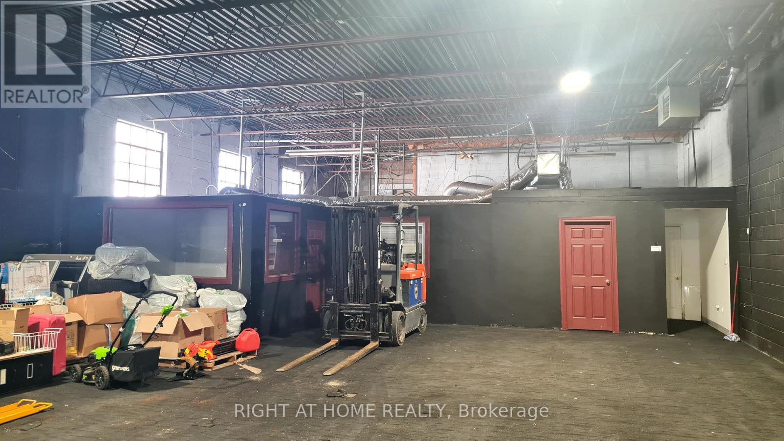 306b Eddystone Avenue, Toronto, Ontario M3N 1H7 - Photo 3 - W12220818