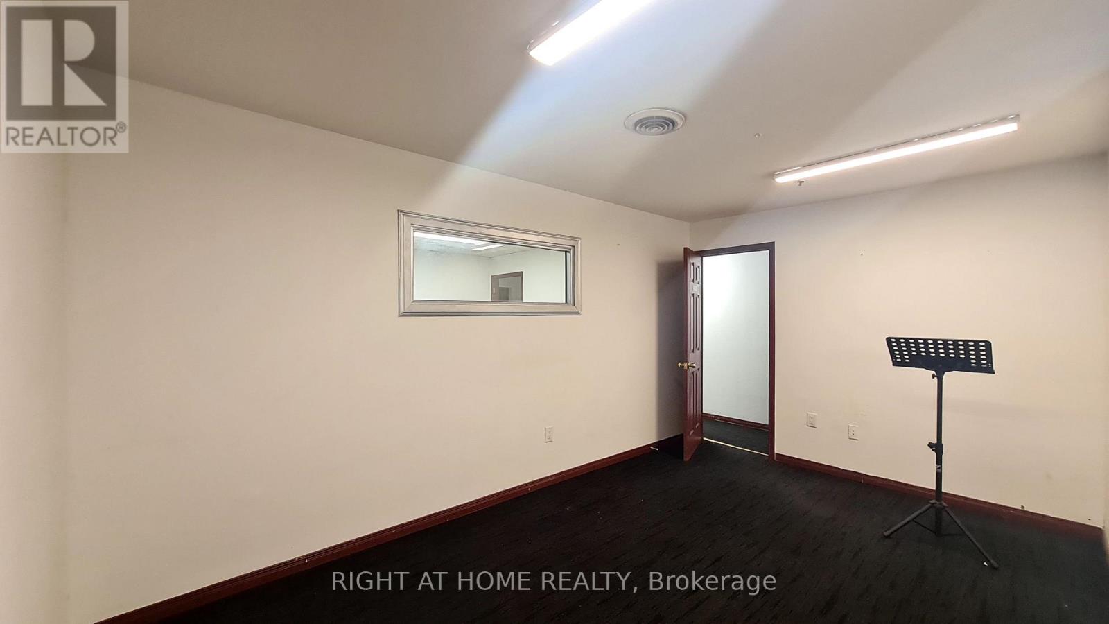 306b Eddystone Avenue, Toronto, Ontario M3N 1H7 - Photo 7 - W12220818