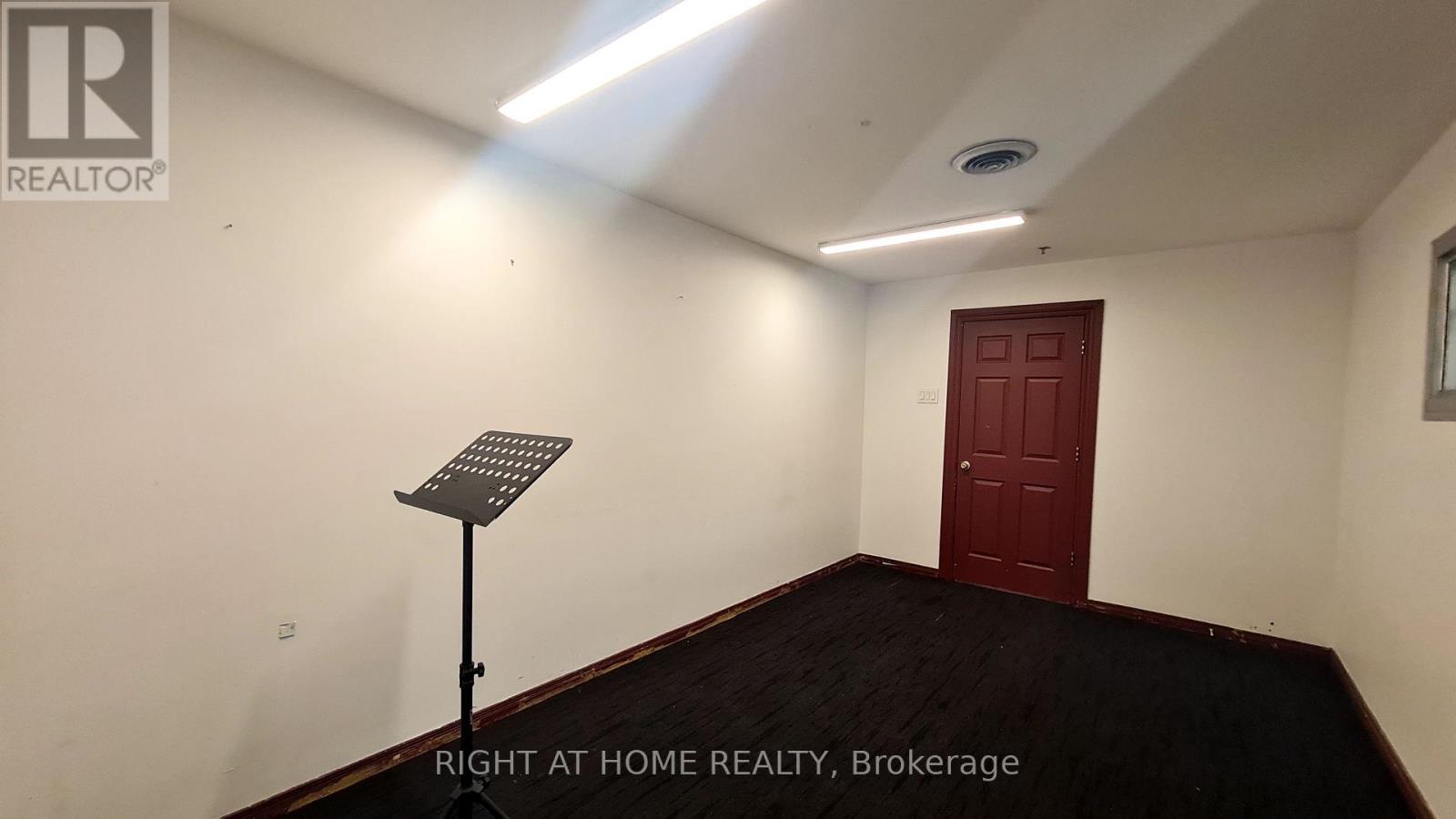 306b Eddystone Avenue, Toronto, Ontario M3N 1H7 - Photo 8 - W12220818