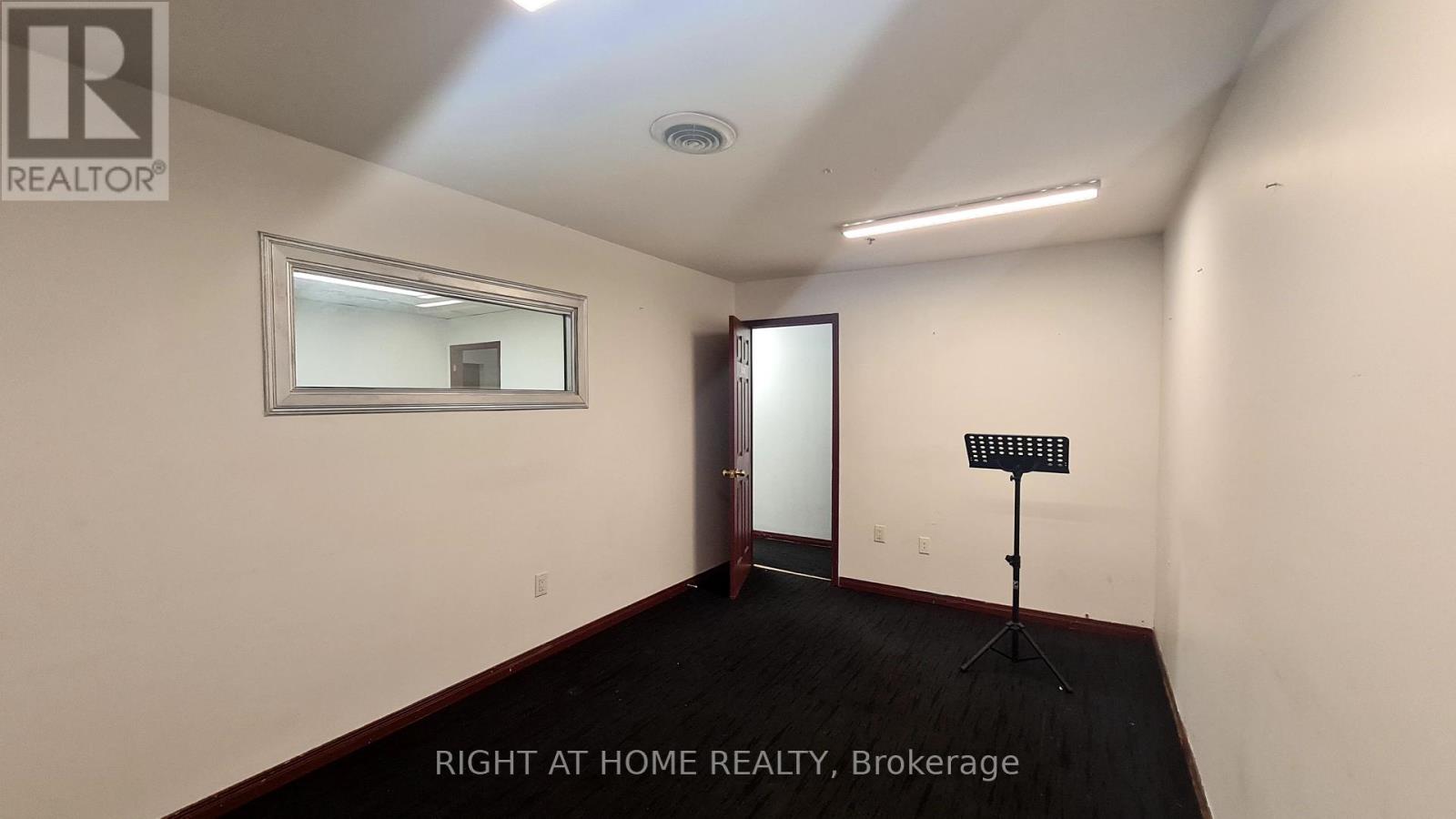 306b Eddystone Avenue, Toronto, Ontario M3N 1H7 - Photo 9 - W12220818