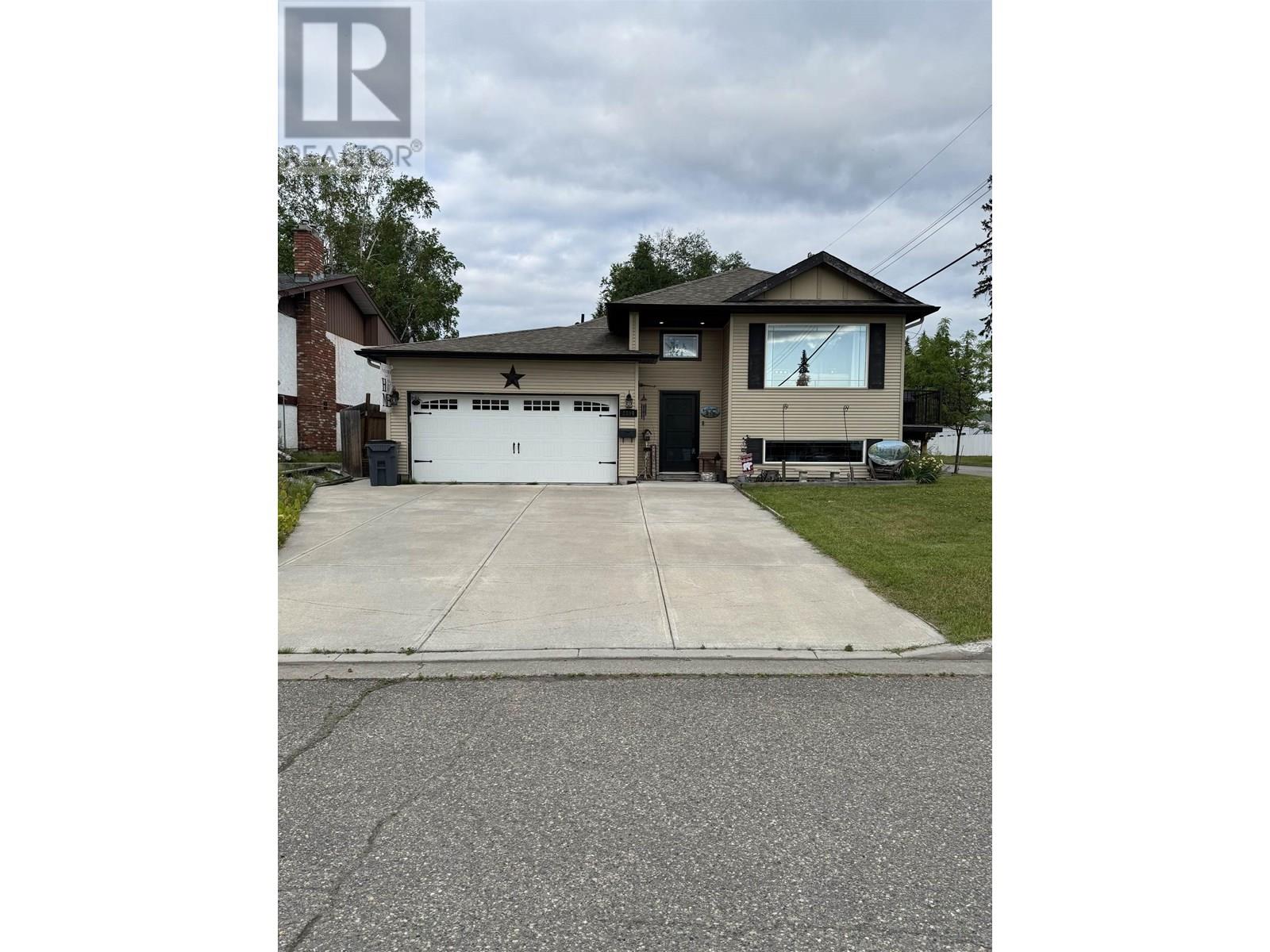 Property at 2894 LONSDALE STREET image 1