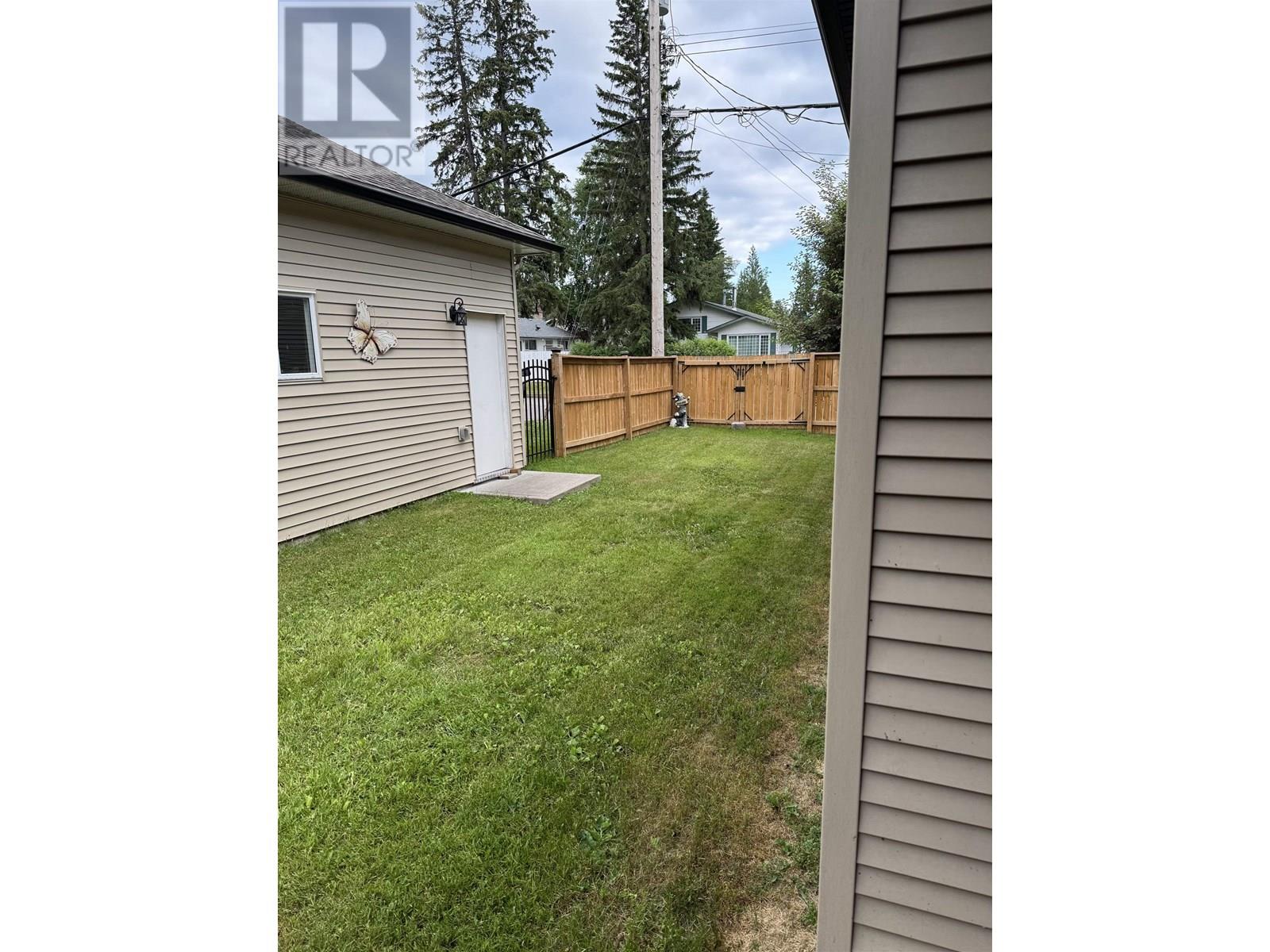 Property at 2894 LONSDALE STREET image 5