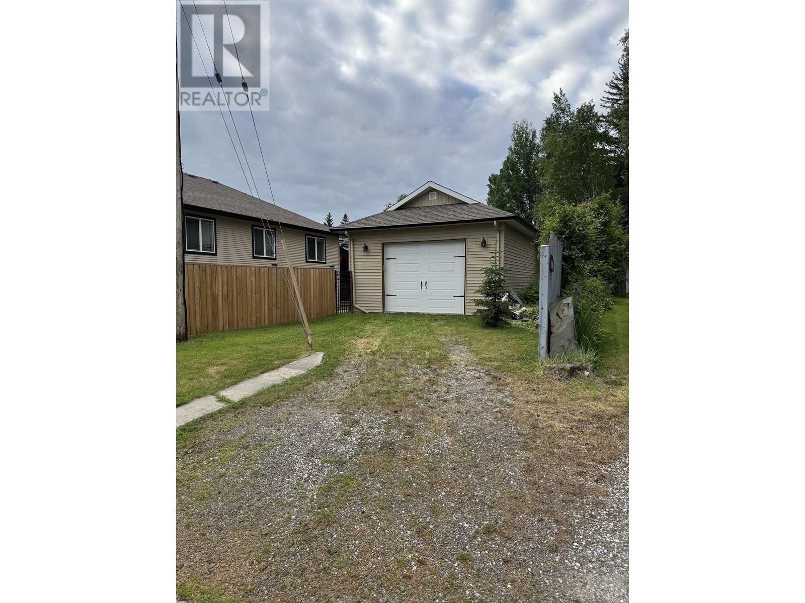Property at 2894 LONSDALE STREET image 2