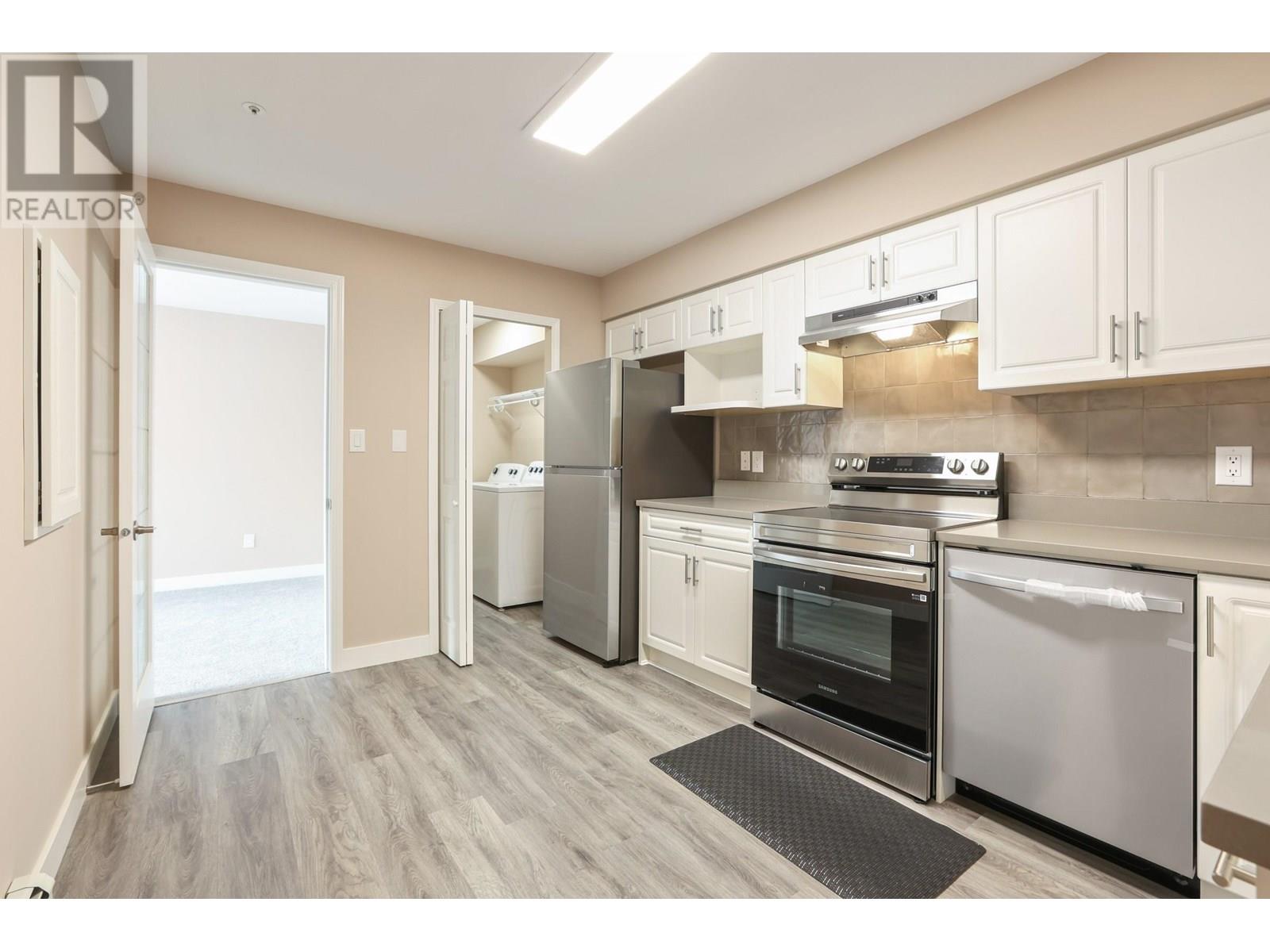 Listing Picture 10 of 24 : 777 W 69TH AVENUE, Vancouver / 溫哥華 - 魯藝地產 Yvonne Lu Group - MLS Medallion Club Member