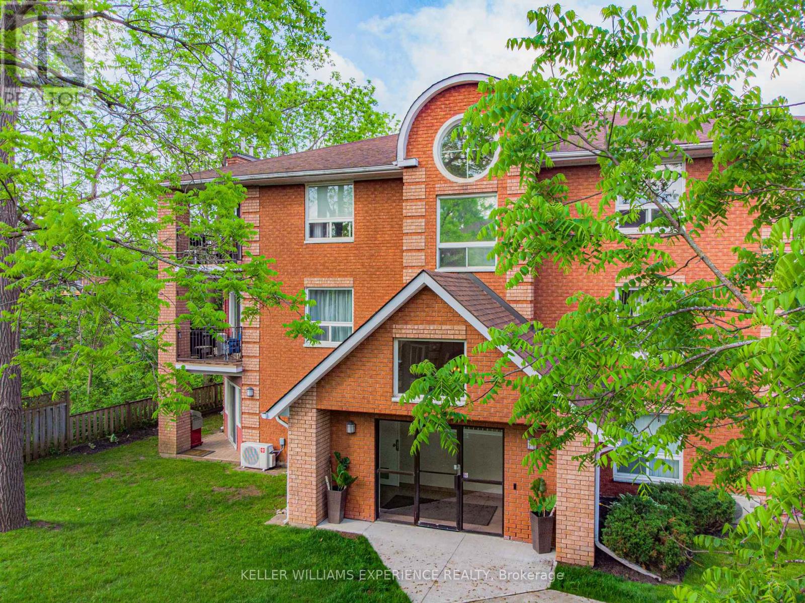 204 - 131 CLAPPERTON STREET, Barrie, Ontario