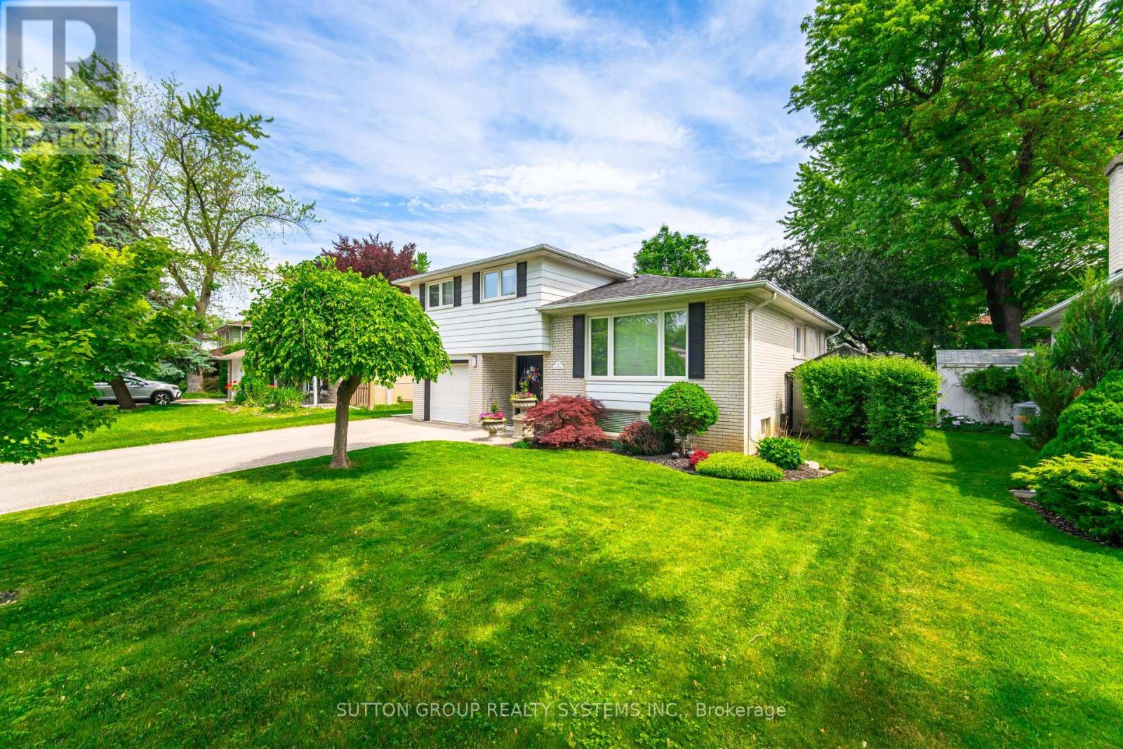 11 RICHMOND DRIVE, Brampton, Ontario