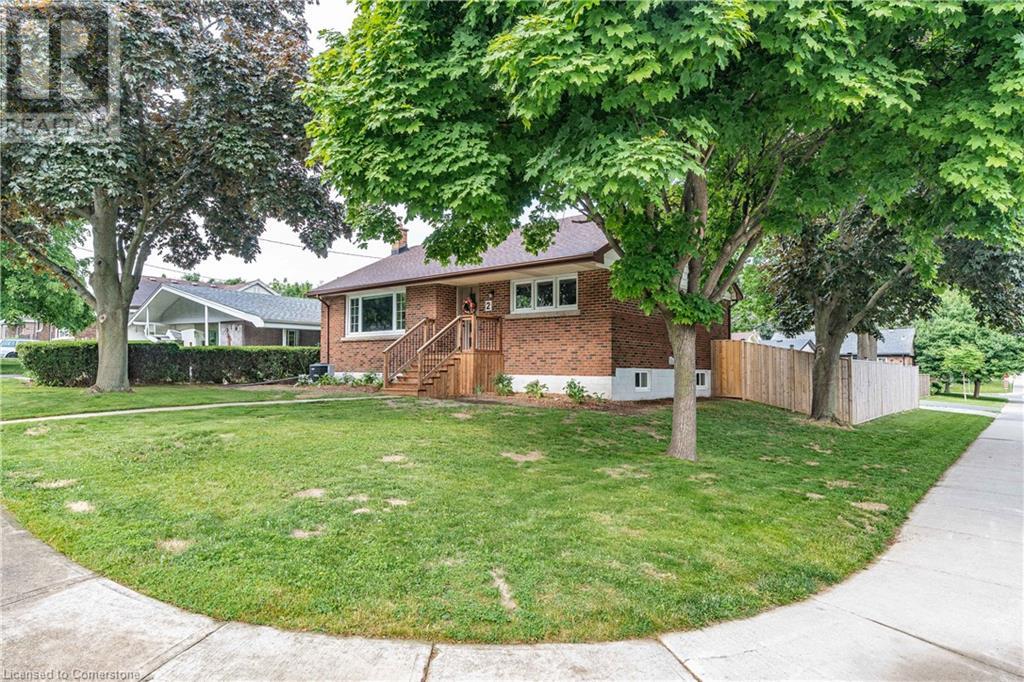 2 WEST 22ND Street, Hamilton, Ontario