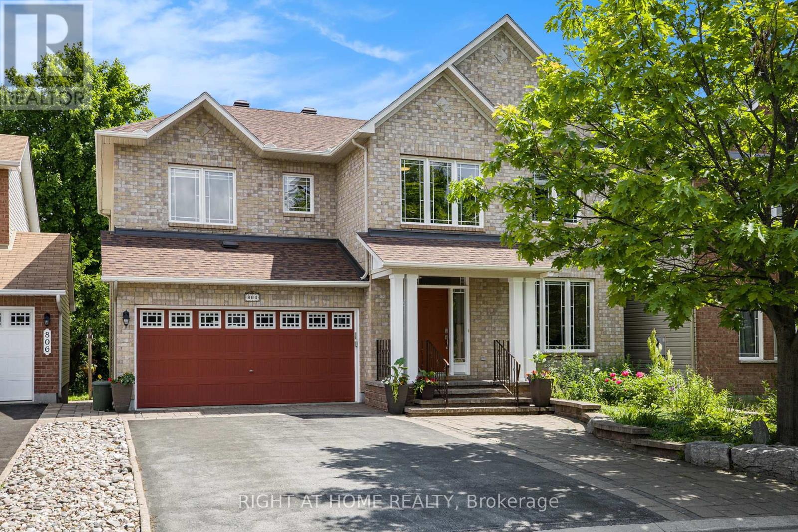 Property at 804 OAKSIDE CRESCENT image 3