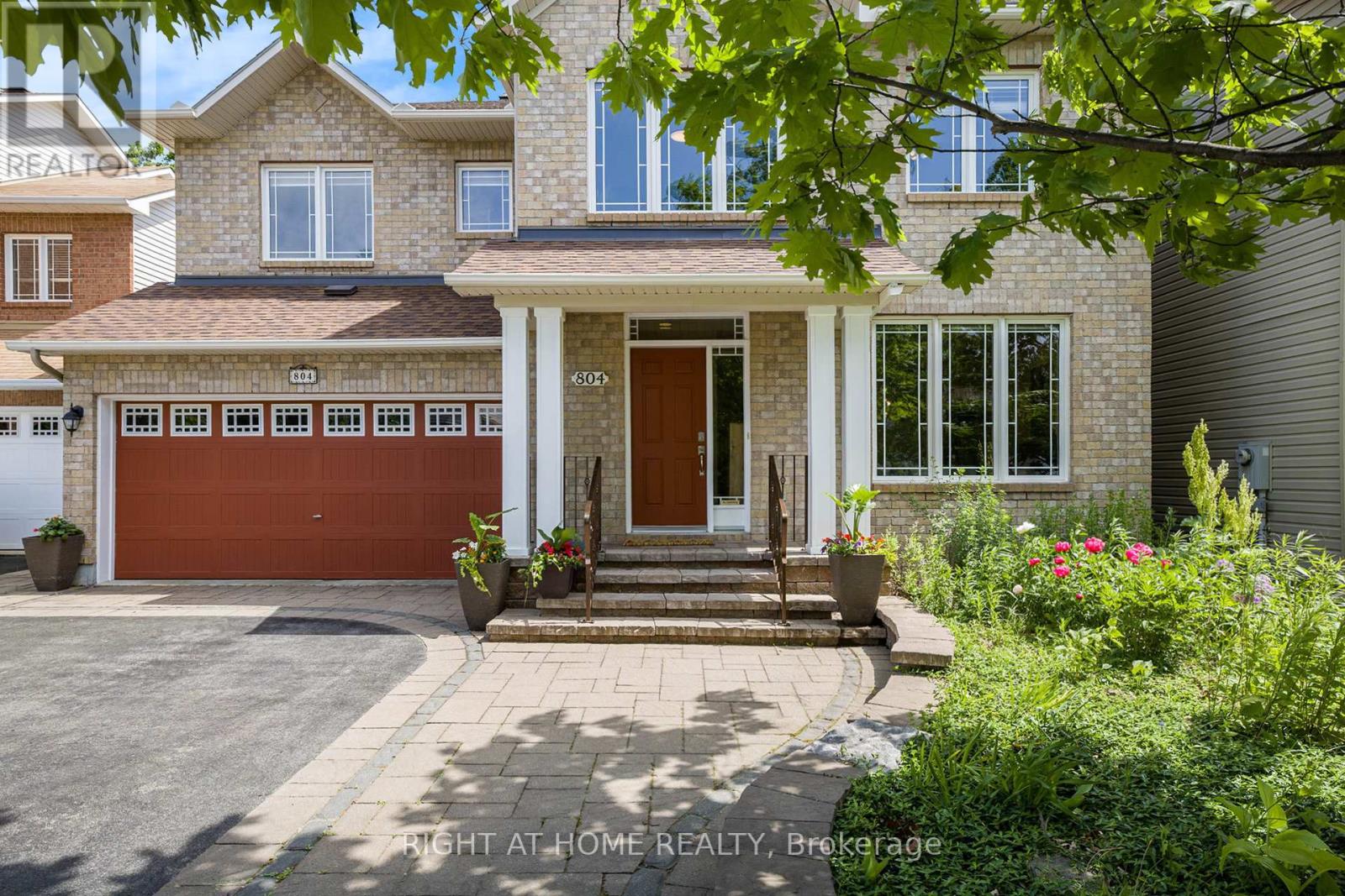 Property at 804 OAKSIDE CRESCENT image 4