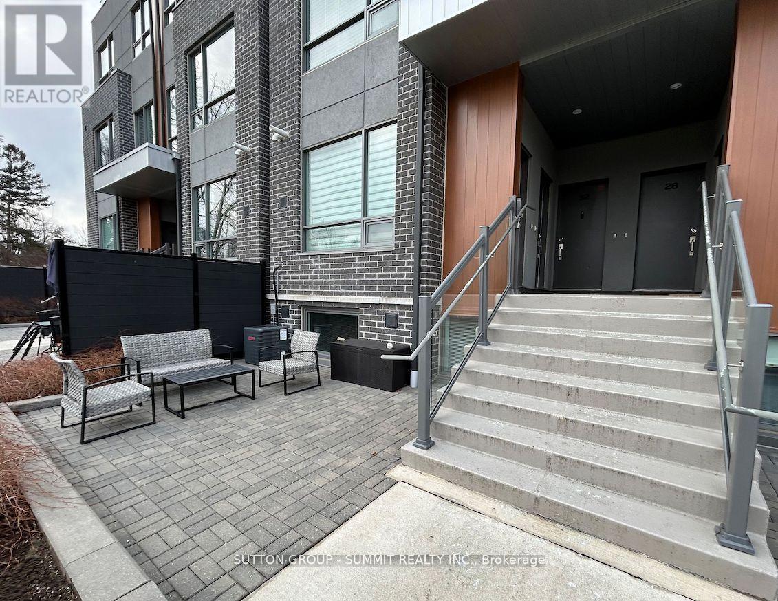 30 - 650 Atwater Avenue, Mississauga, Ontario  L5G 0B6 - Photo 2 - W12220246