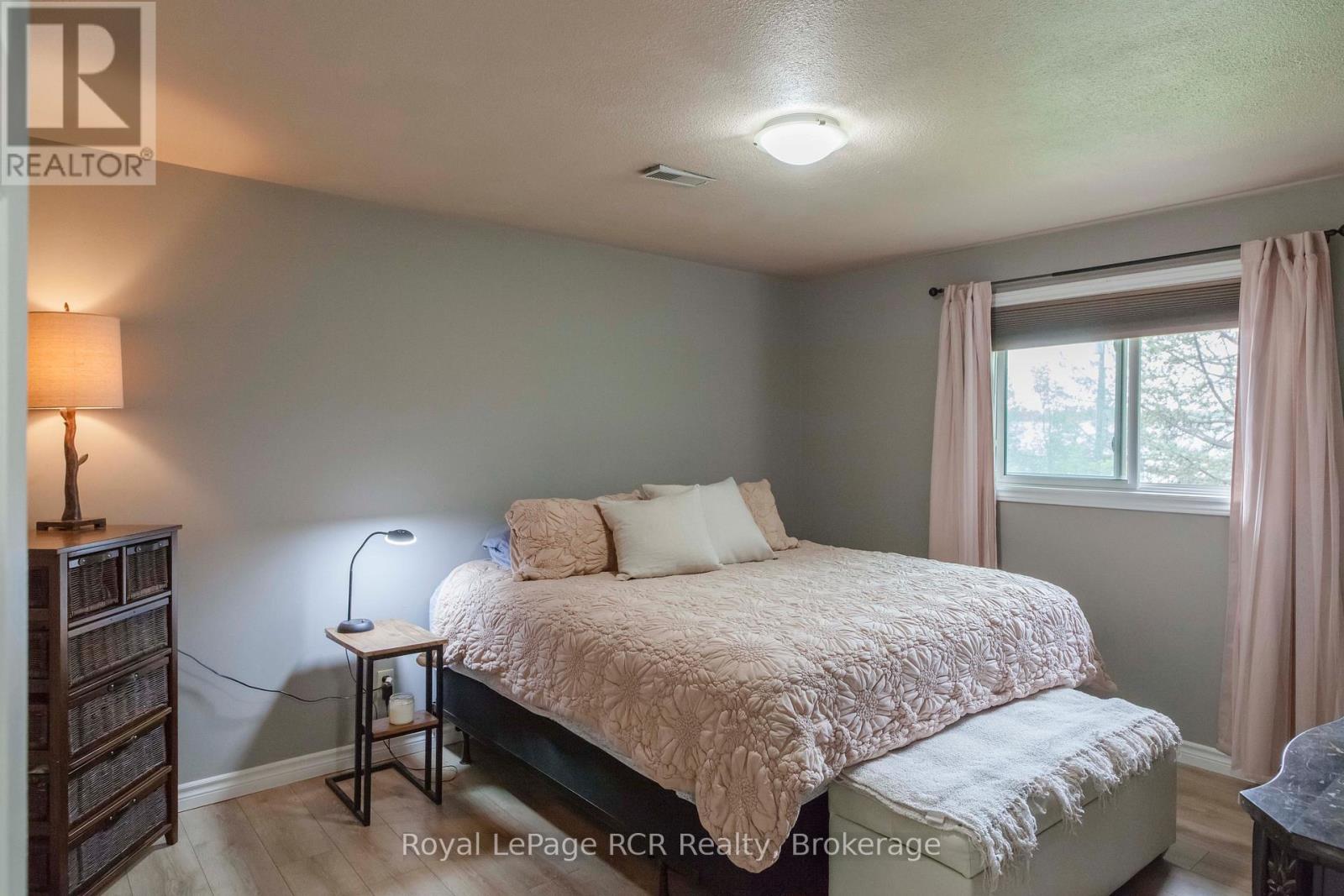 202122 21 Highway, Georgian Bluffs, Ontario  N4K 5N7 - Photo 15 - X12220957