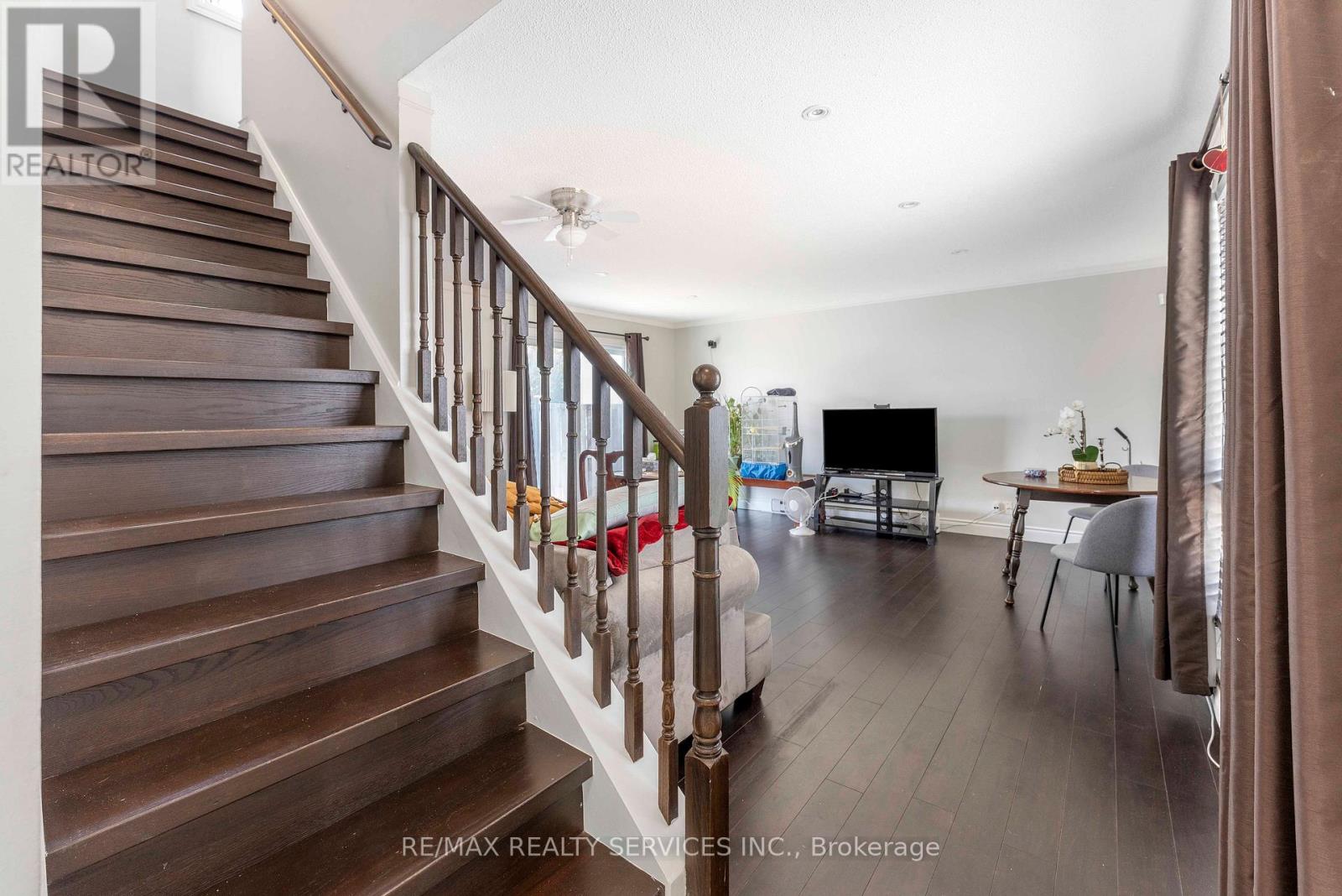 Property at 8 HEATHERSIDE COURT S image 4
