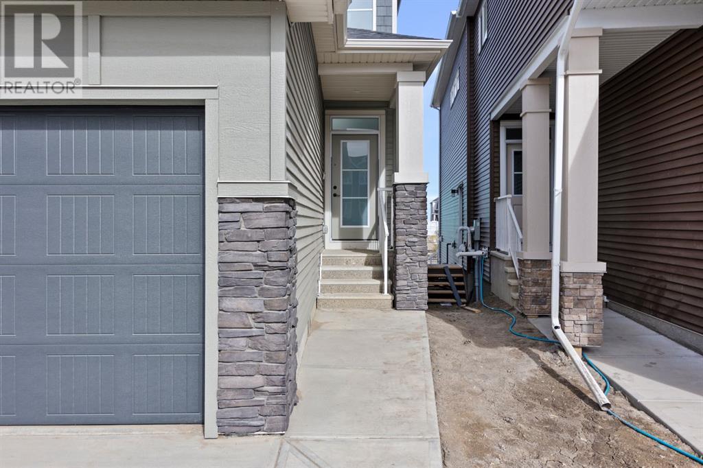 Property at 160 LEWISTON Drive NE image 3