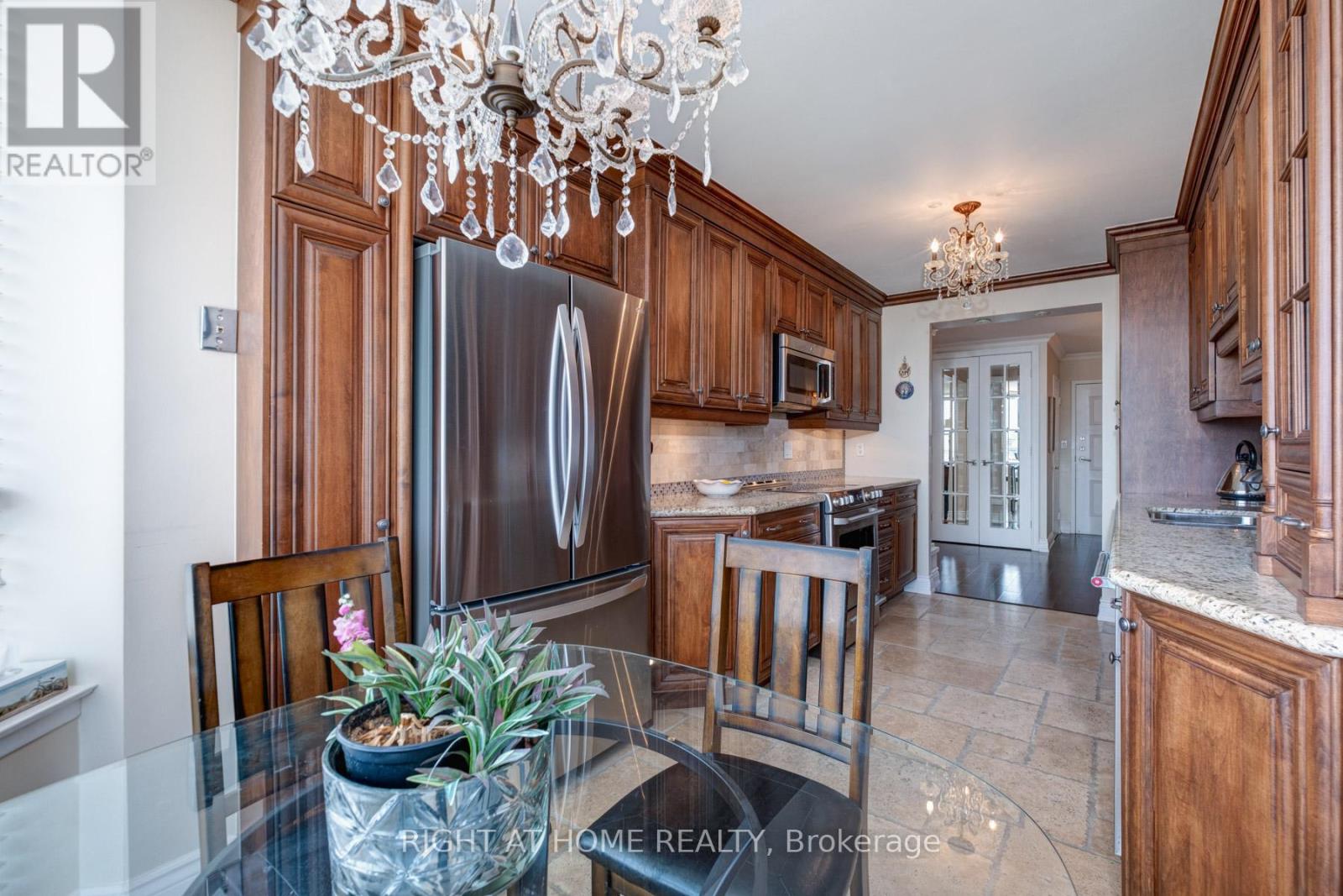 818 - 25 Austin Drive, Markham (Markville), Ontario  L3R 8H4 - Photo 12 - N12214978