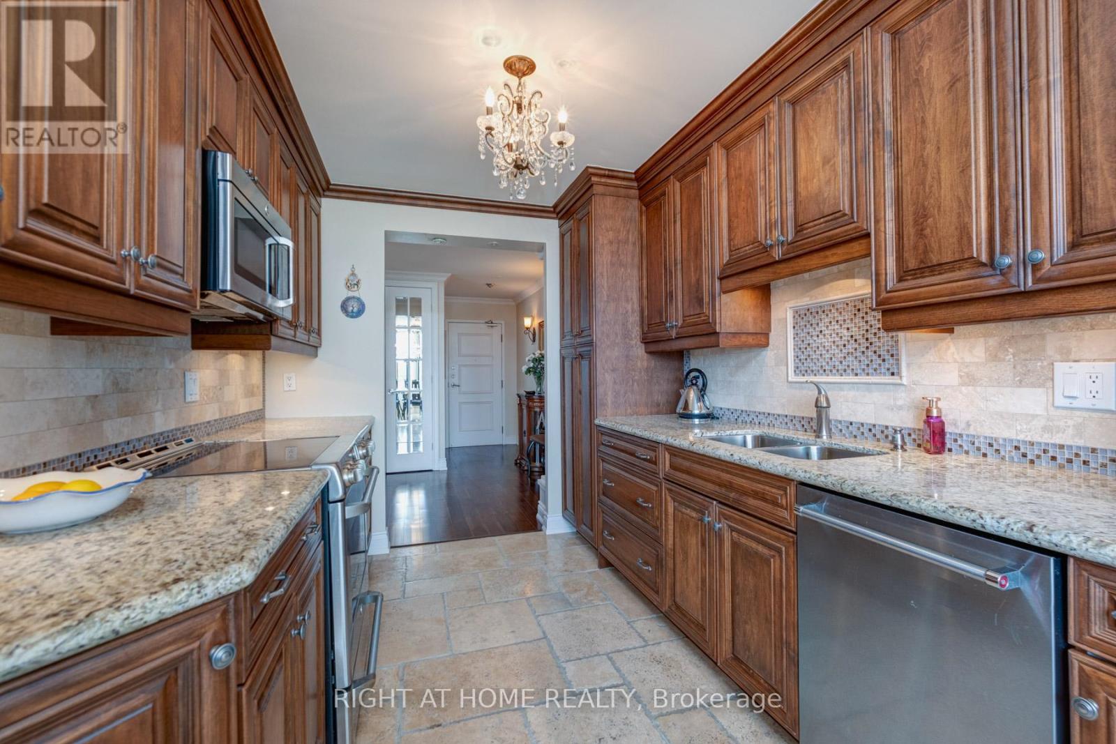 818 - 25 Austin Drive, Markham (Markville), Ontario  L3R 8H4 - Photo 13 - N12214978