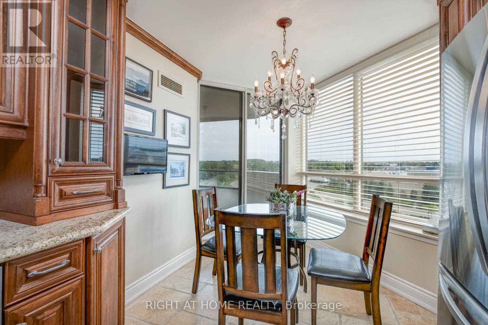 818 - 25 Austin Drive, Markham (Markville), Ontario  L3R 8H4 - Photo 11 - N12214978