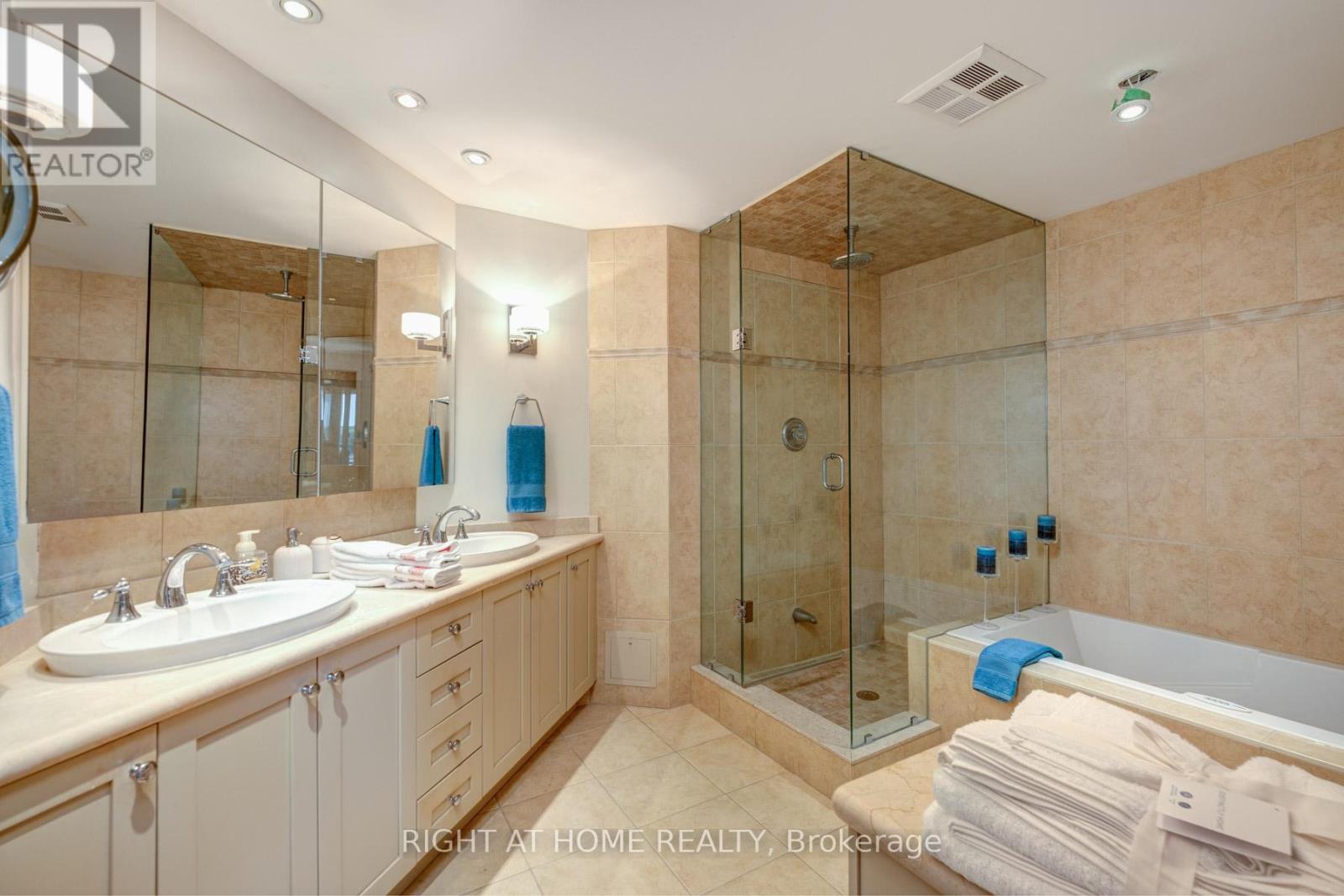 818 - 25 Austin Drive, Markham (Markville), Ontario  L3R 8H4 - Photo 25 - N12214978