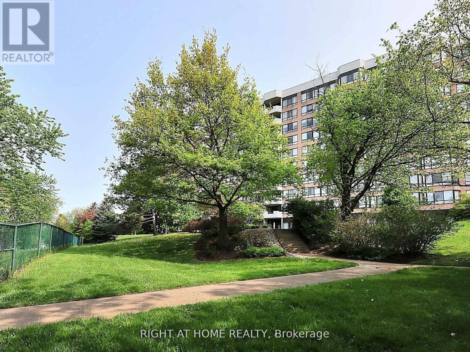 818 - 25 Austin Drive, Markham (Markville), Ontario  L3R 8H4 - Photo 42 - N12214978