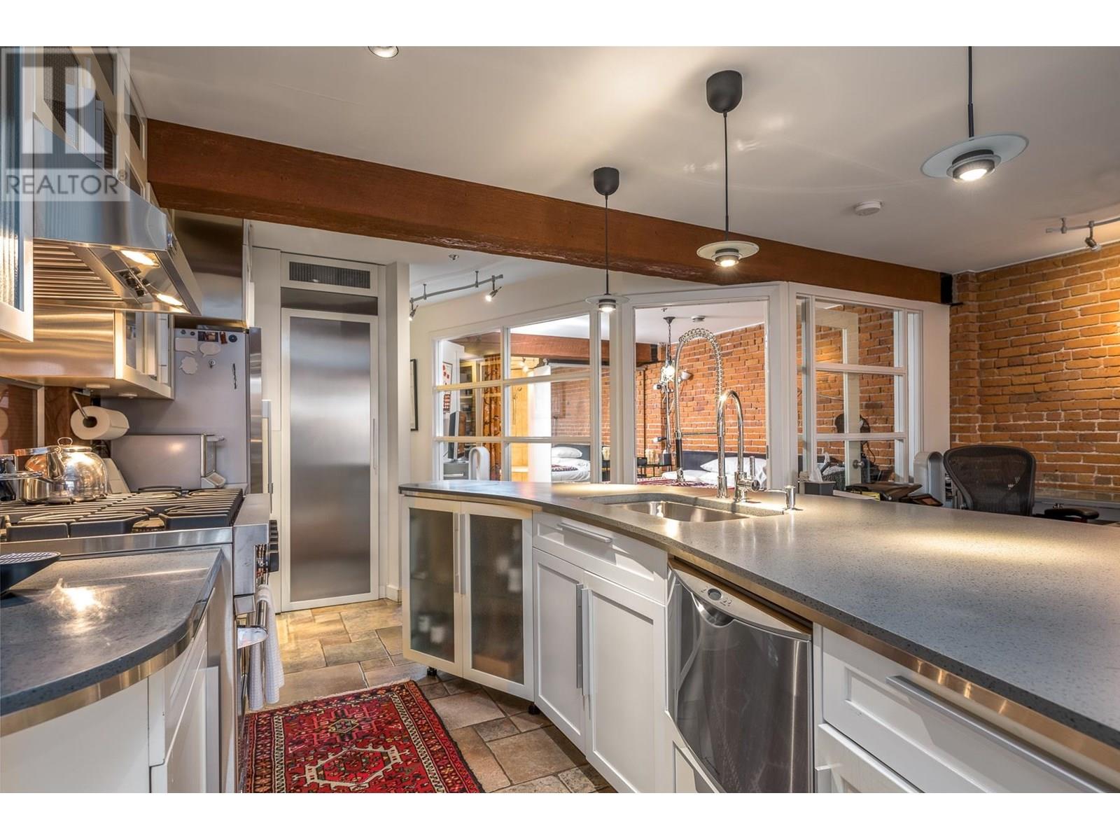 Listing Picture 11 of 23 : 205 1066 HAMILTON STREET, Vancouver / 溫哥華 - 魯藝地產 Yvonne Lu Group - MLS Medallion Club Member