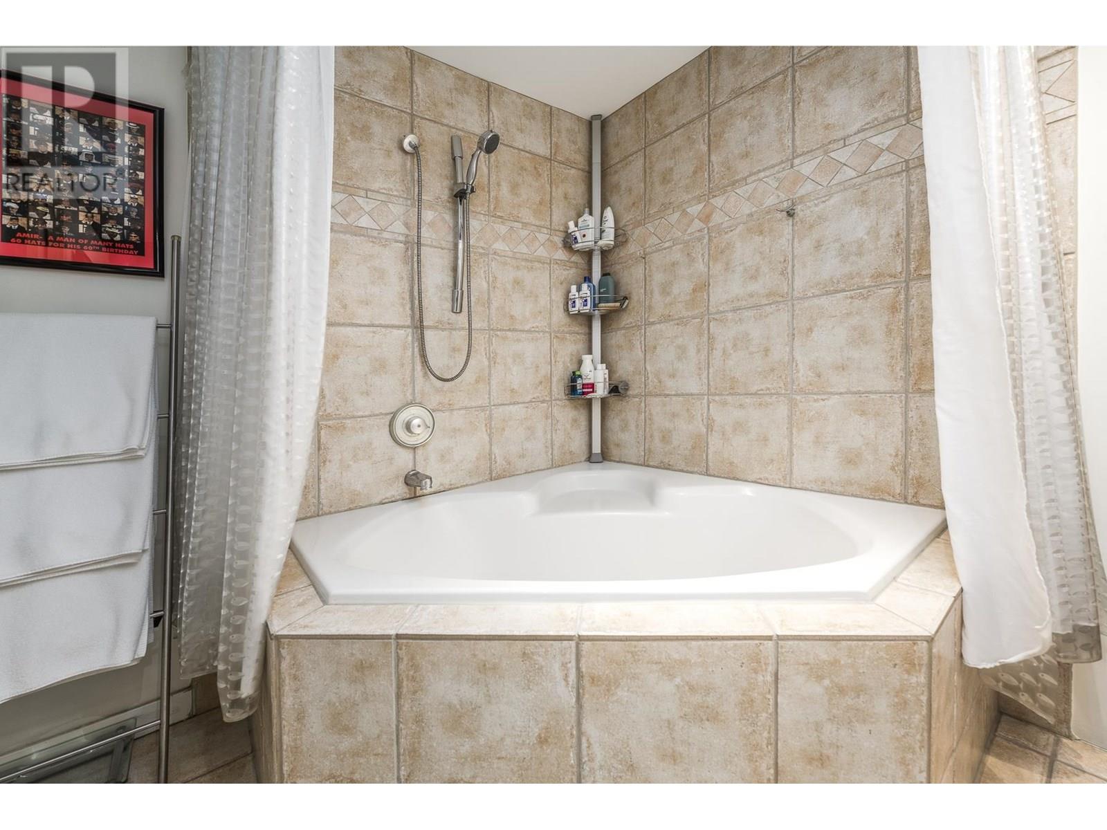 Listing Picture 16 of 23 : 205 1066 HAMILTON STREET, Vancouver / 溫哥華 - 魯藝地產 Yvonne Lu Group - MLS Medallion Club Member