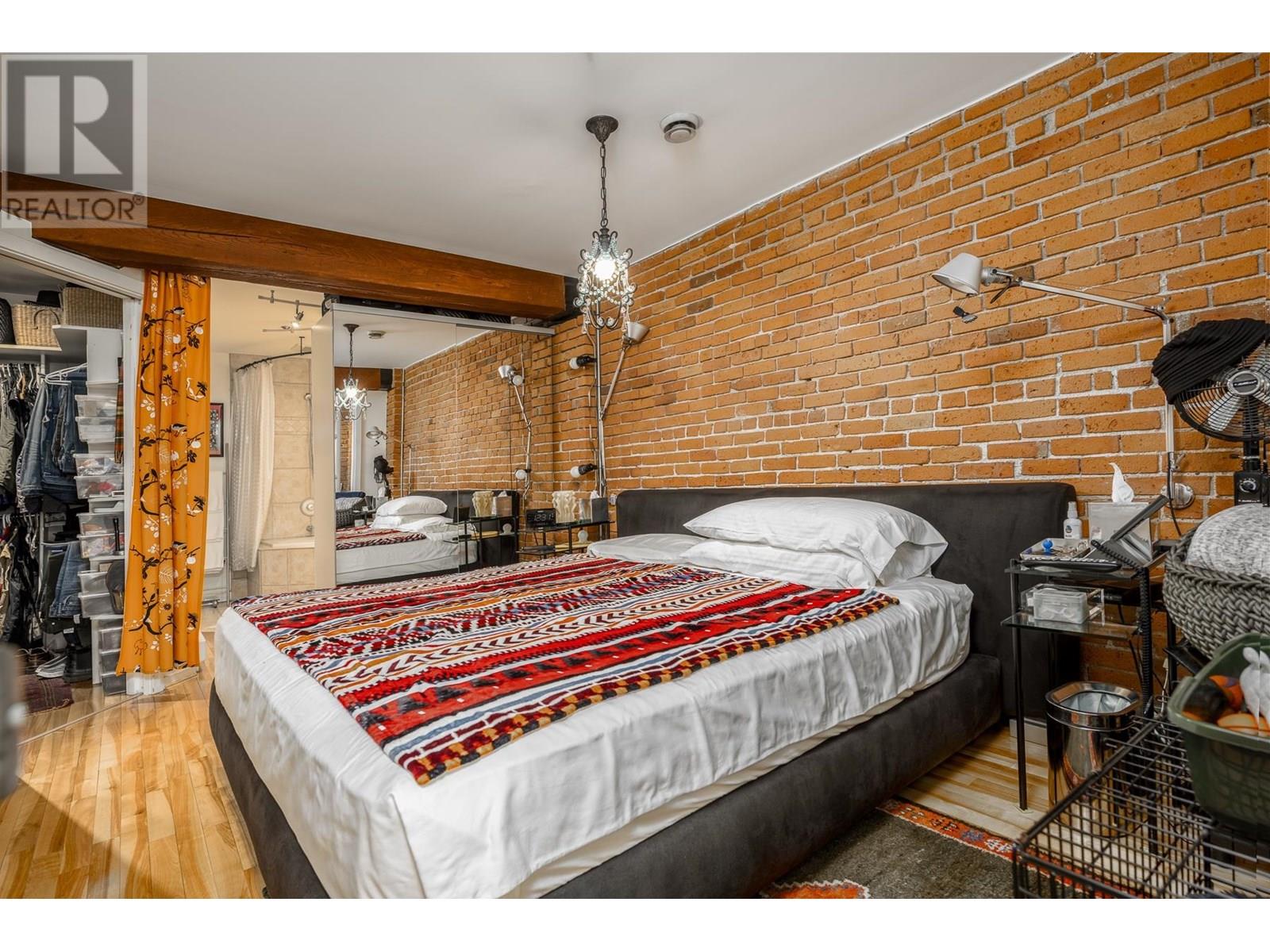 Listing Picture 14 of 23 : 205 1066 HAMILTON STREET, Vancouver / 溫哥華 - 魯藝地產 Yvonne Lu Group - MLS Medallion Club Member