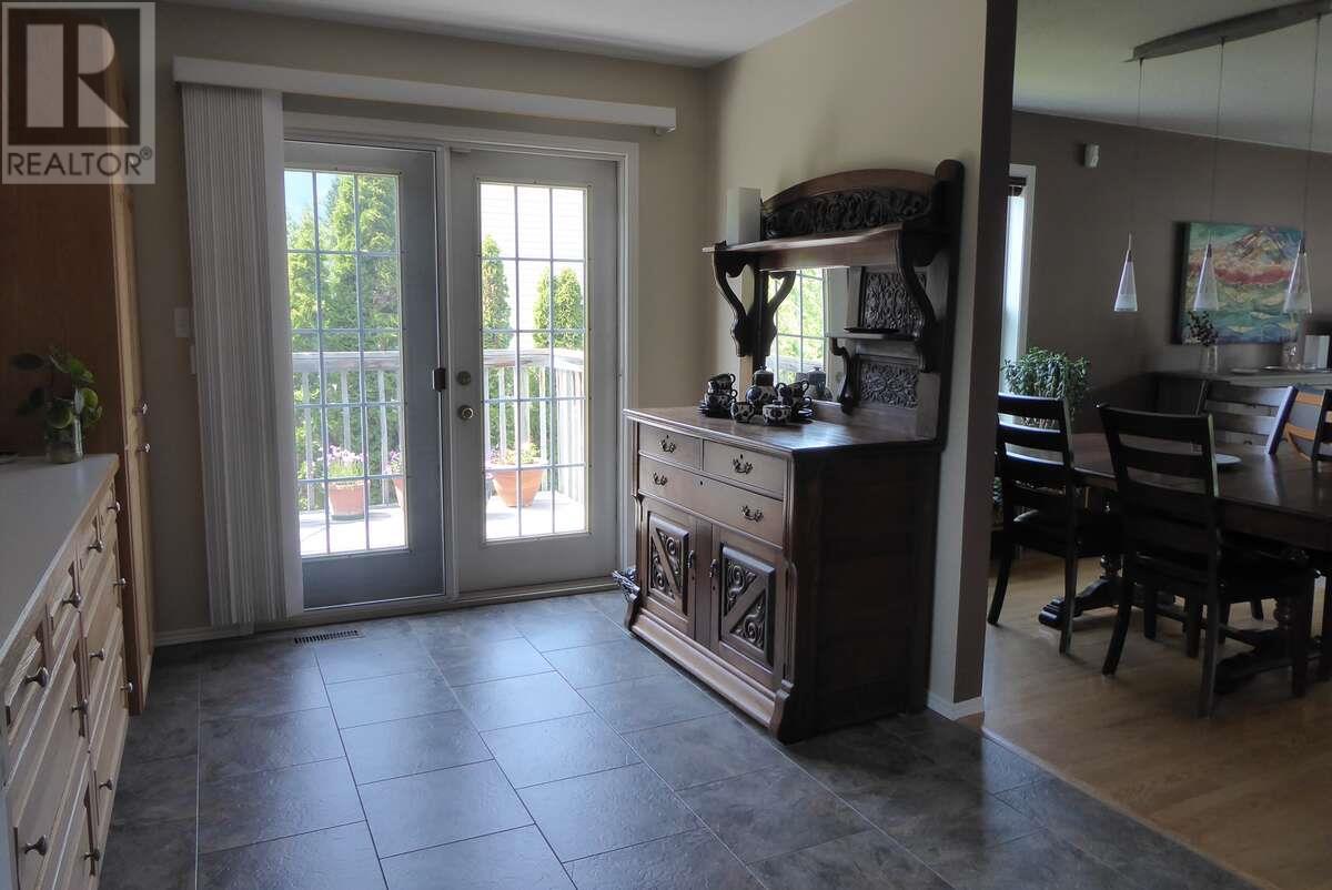 1510 Cedar Street, Golden, British Columbia  V0A 1H6 - Photo 12 - 10352278