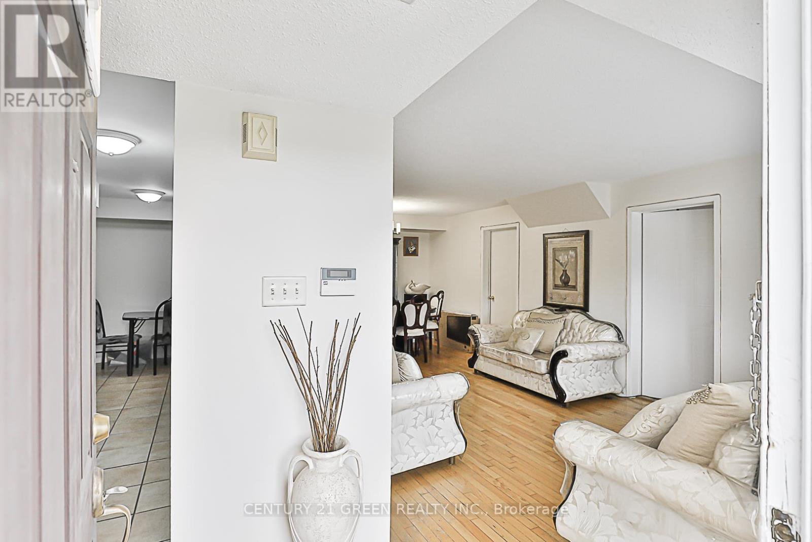 203 - 58 Sidney Belsey Crescent, Toronto, Ontario  M6M 5J2 - Photo 12 - W12200583