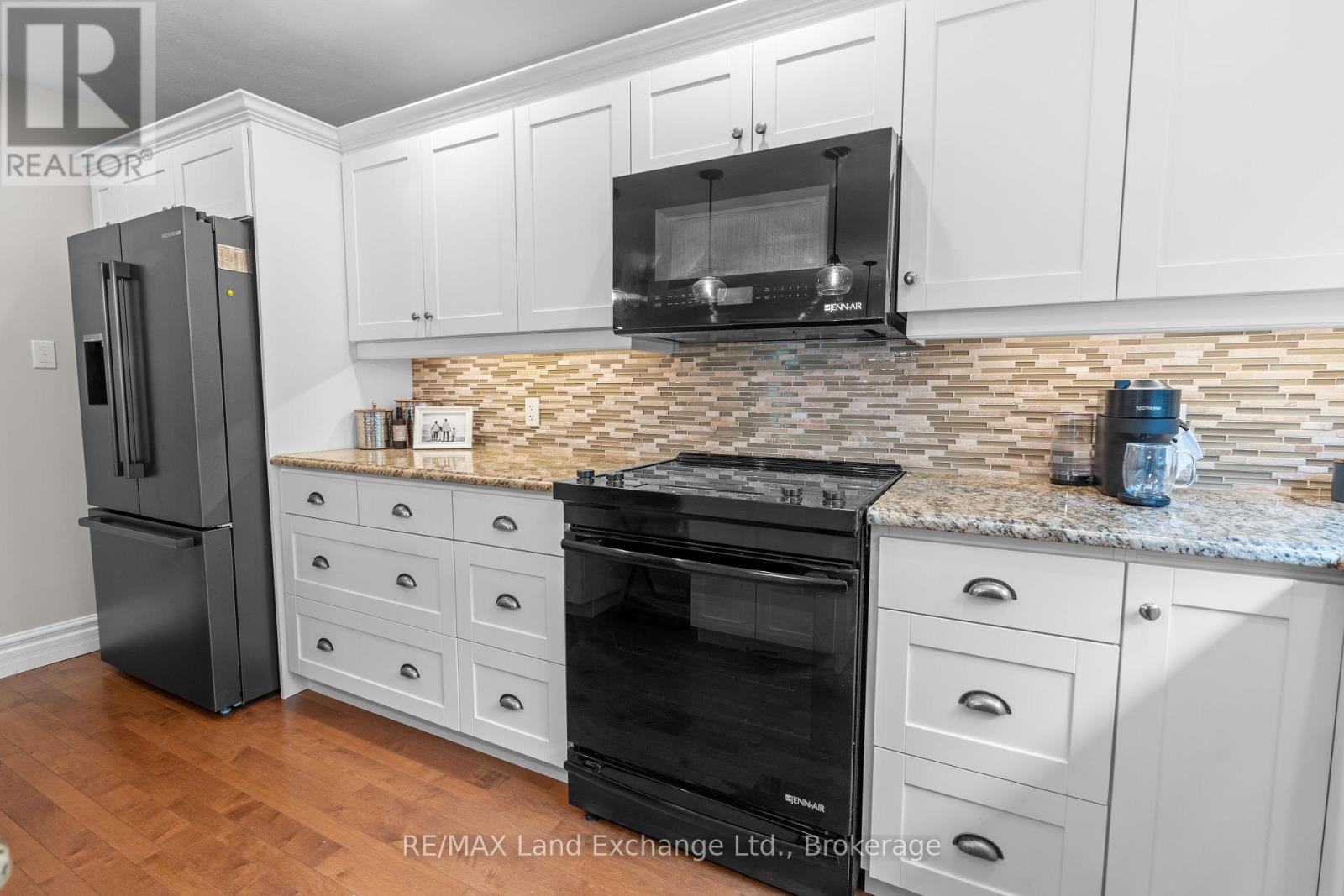 200 Trillium Drive, Saugeen Shores, Ontario  N0H 2C2 - Photo 10 - X12221028