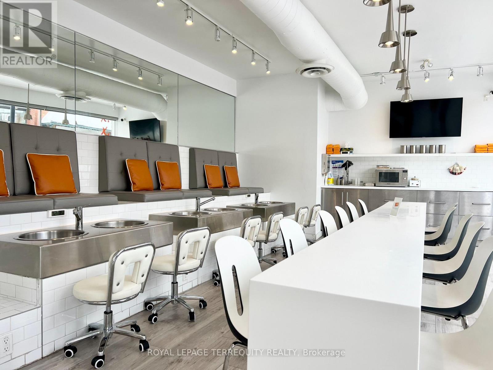 106 Main Street N, Markham, Ontario L3P 1Y1 - Photo 3 - N12096068