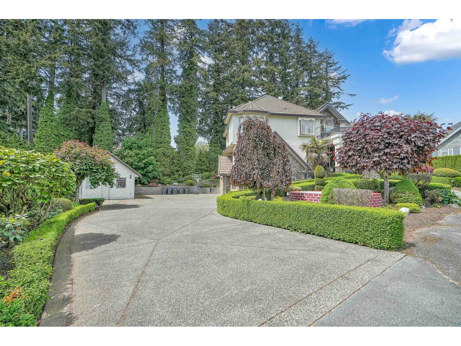 Property at 5545 127 STREET image 3