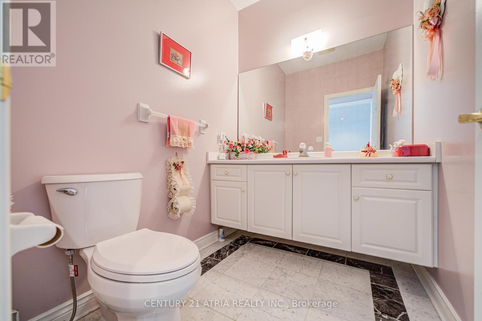 92 Springbrook Drive, Richmond Hill, Ontario  L4B 3P9 - Photo 18 - N12167380