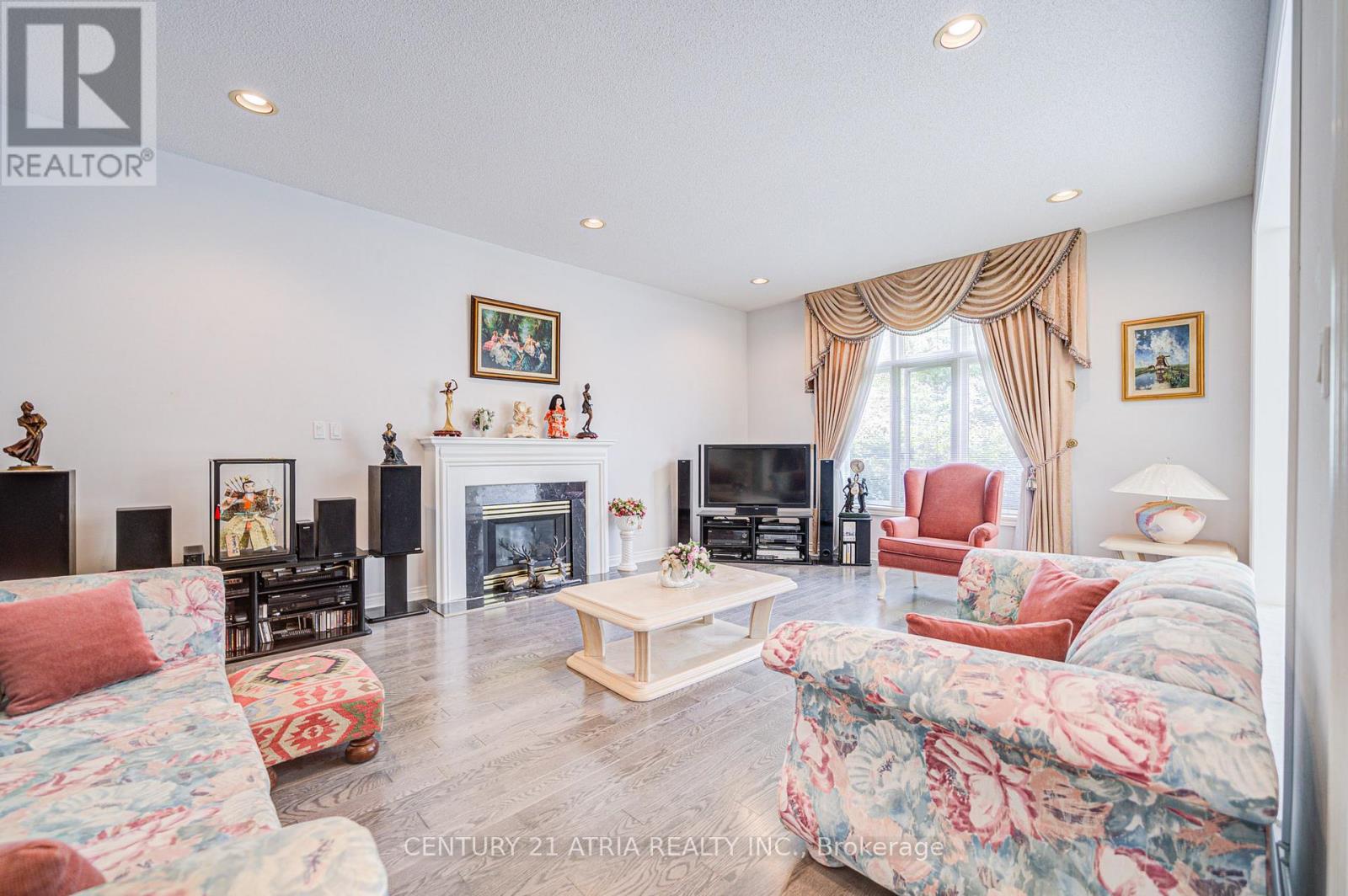 92 Springbrook Drive, Richmond Hill, Ontario  L4B 3P9 - Photo 19 - N12167380