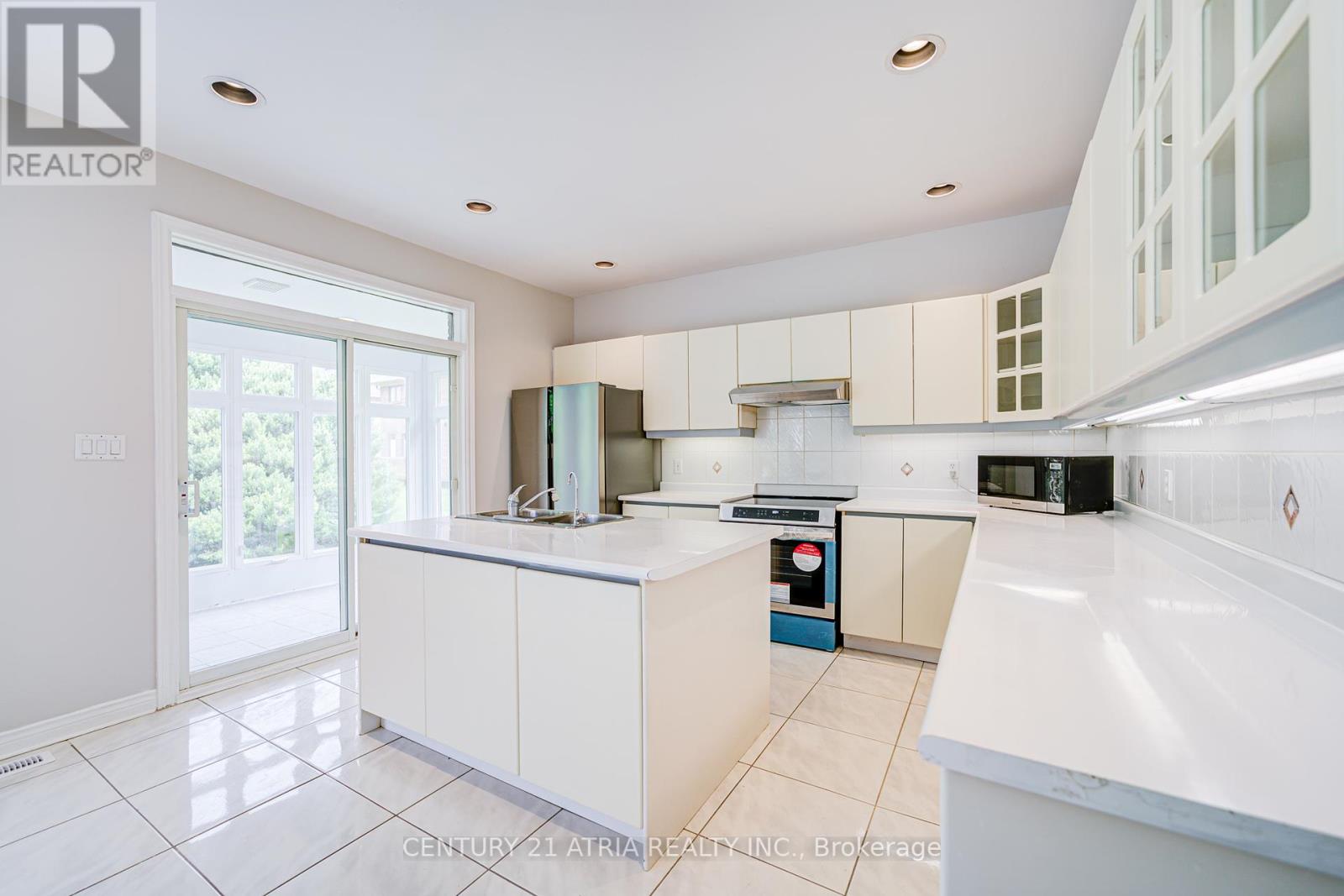 92 Springbrook Drive, Richmond Hill, Ontario  L4B 3P9 - Photo 25 - N12167380
