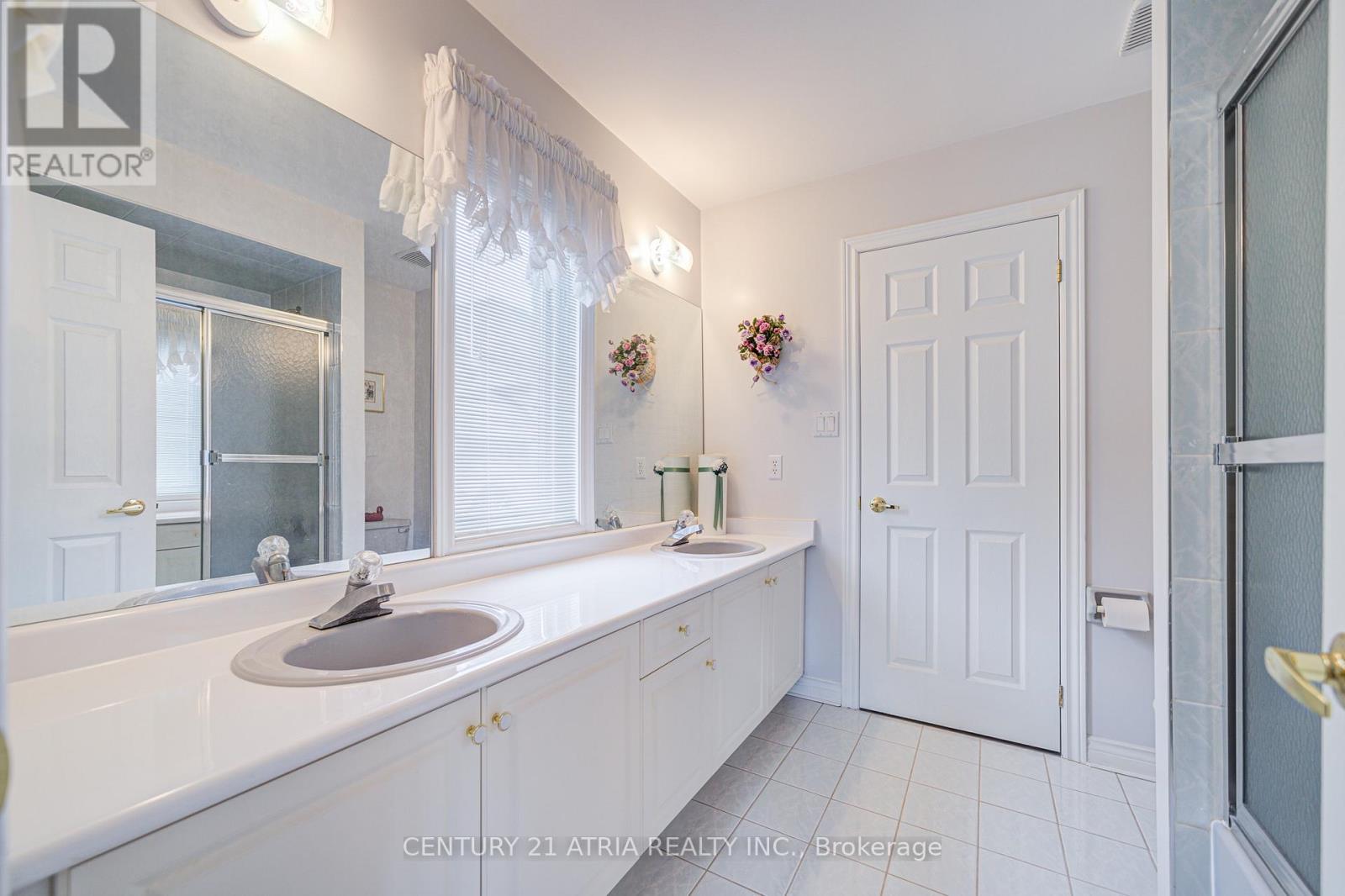 92 Springbrook Drive, Richmond Hill, Ontario  L4B 3P9 - Photo 36 - N12167380