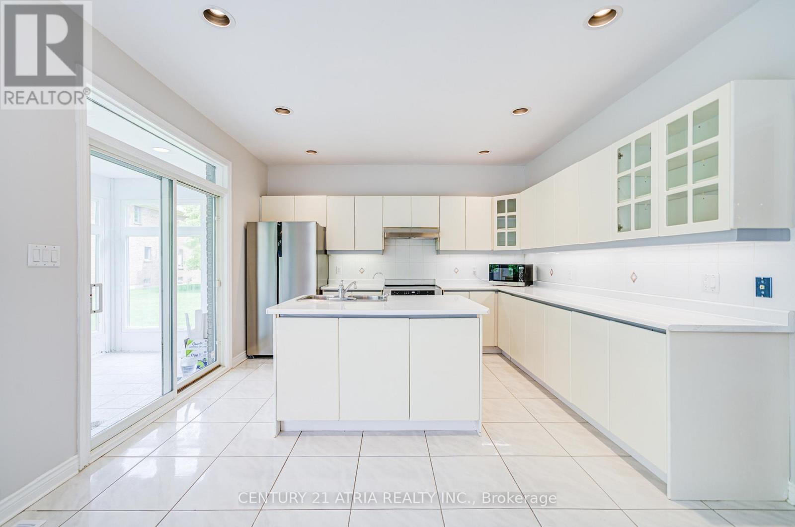 92 Springbrook Drive, Richmond Hill, Ontario  L4B 3P9 - Photo 27 - N12167380