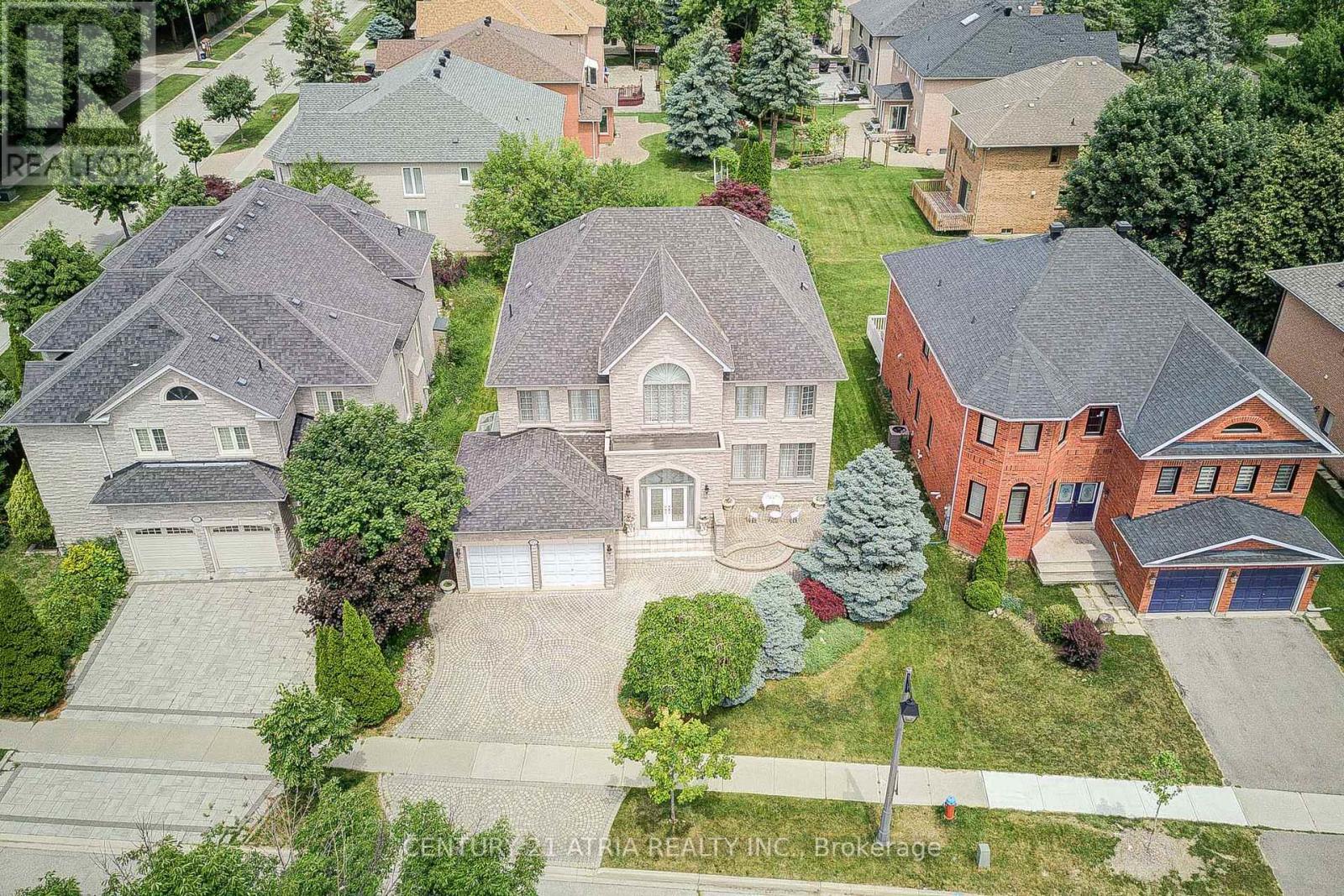 Property at 92 SPRINGBROOK DRIVE image 3