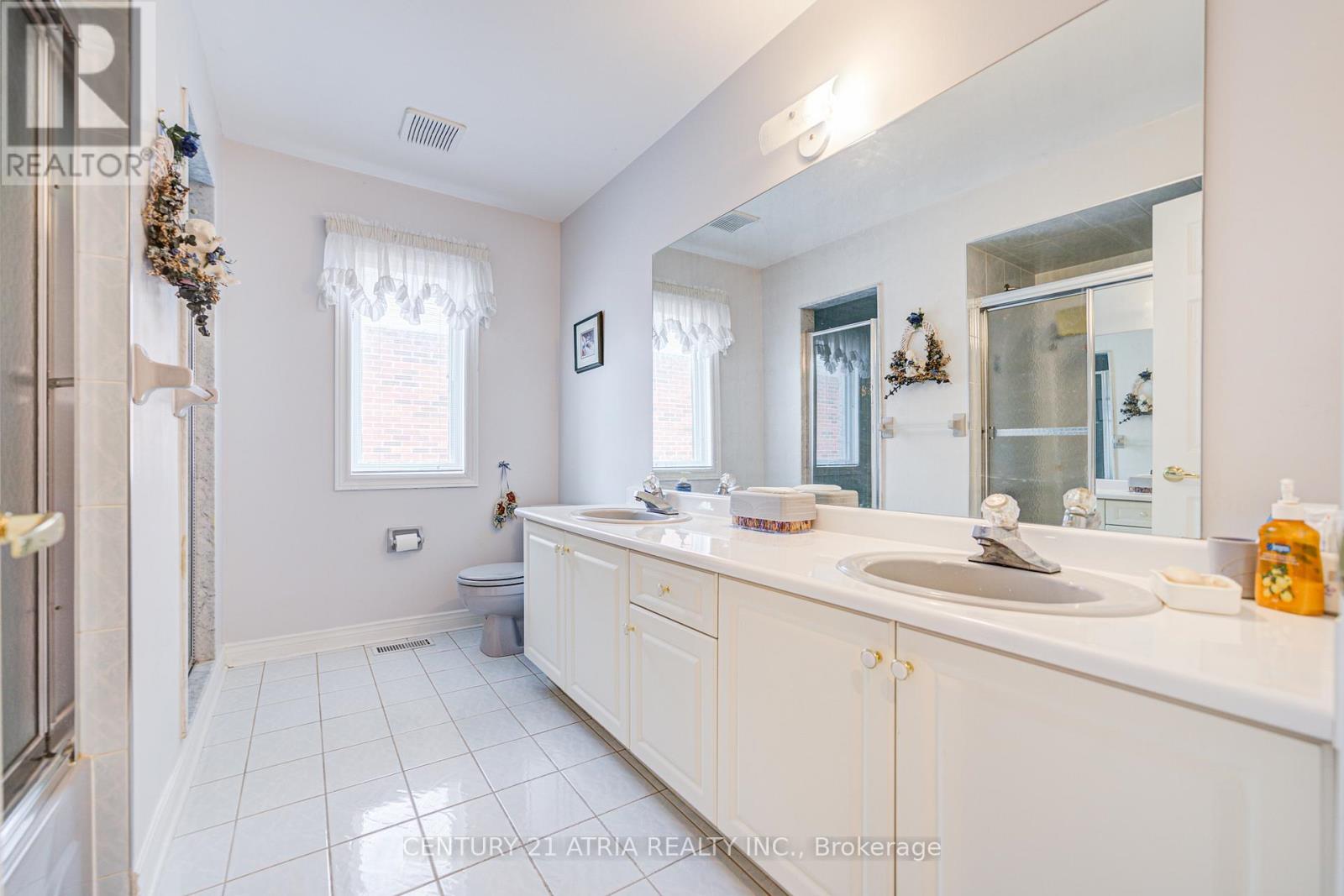 92 Springbrook Drive, Richmond Hill, Ontario  L4B 3P9 - Photo 32 - N12167380