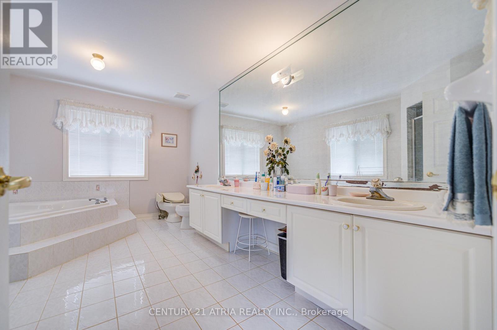 92 Springbrook Drive, Richmond Hill, Ontario  L4B 3P9 - Photo 37 - N12167380