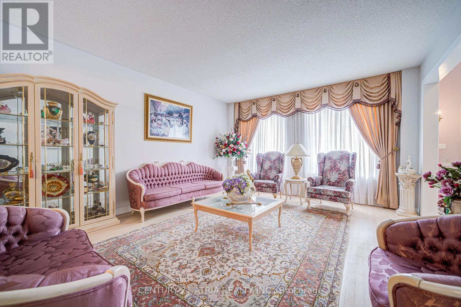 92 Springbrook Drive, Richmond Hill, Ontario  L4B 3P9 - Photo 8 - N12167380