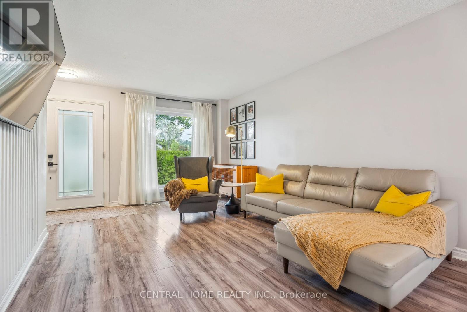 Property at 50 METRO ROAD S image 4